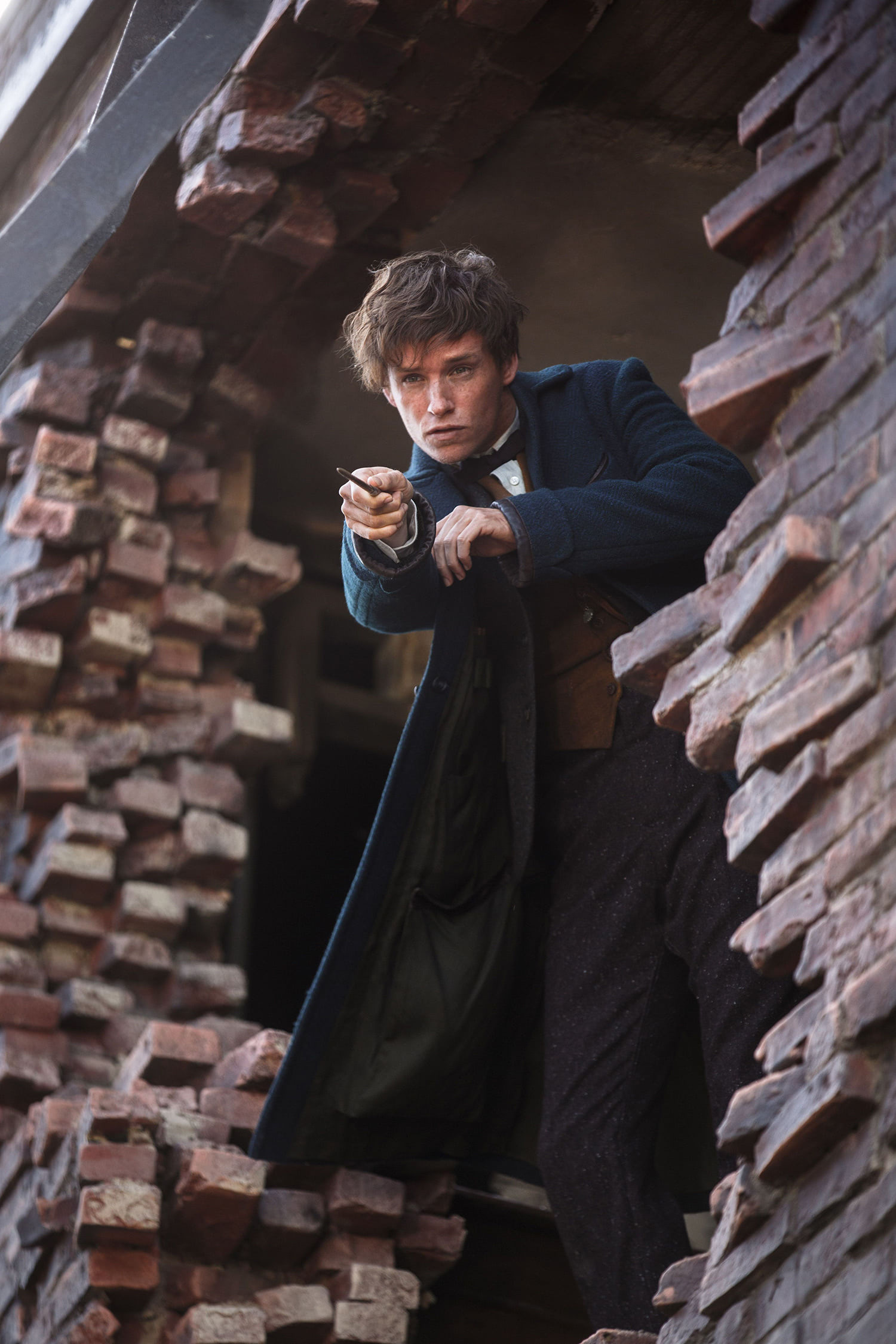 Newt Scamander, Broken Apartment, 1500x2250 HD Phone