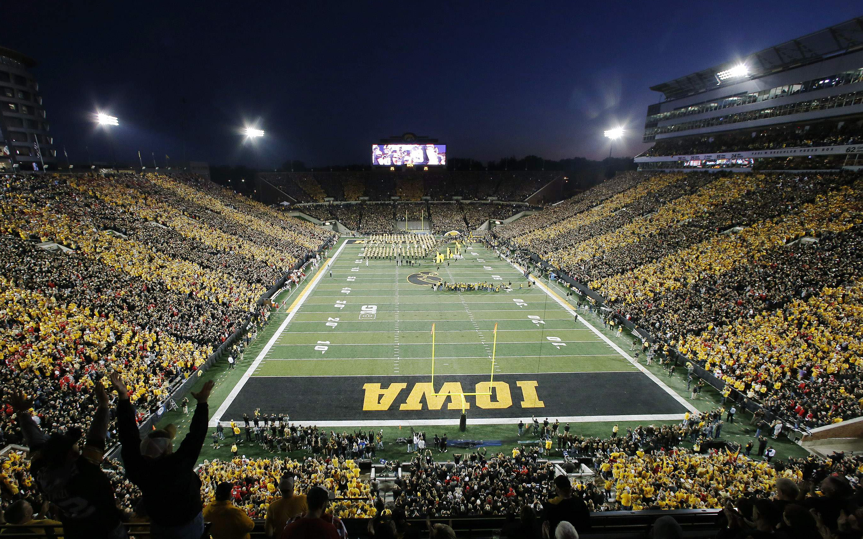 Iowa Hawkeyes Football, Kinnick Stadium, Iowa City, American football stadium, 2880x1800 HD Desktop