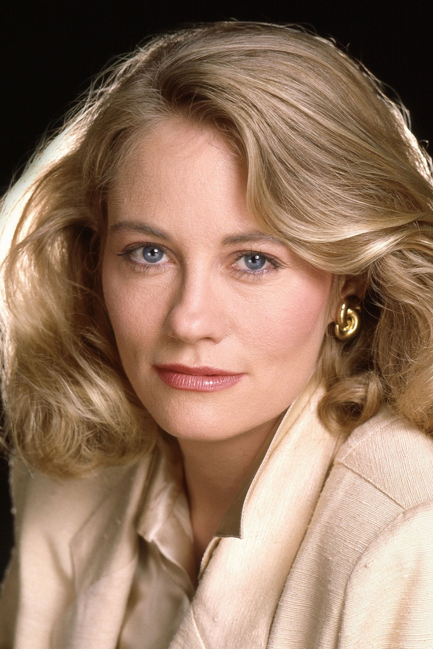 Cybill Shepherd, Modeling career, Fashion icon, Style, 1400x2100 HD Phone