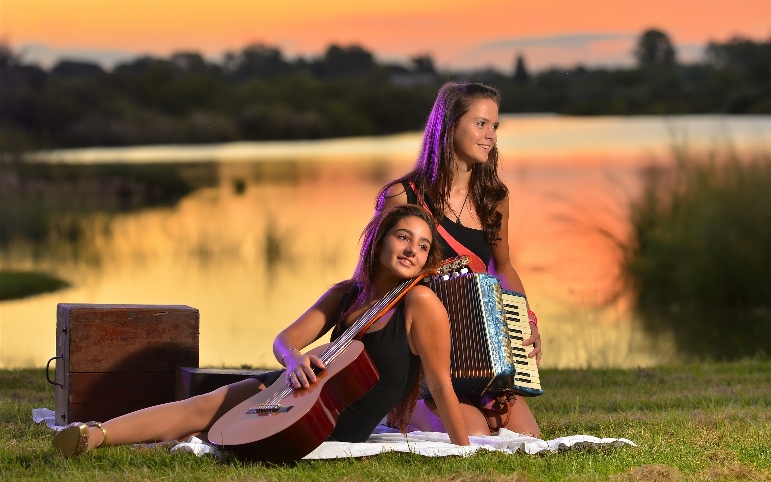 Two girls guitar, Girls guitar accordion, Accordion music wallpaper, Music wallpaper girls, 2560x1600 HD Desktop