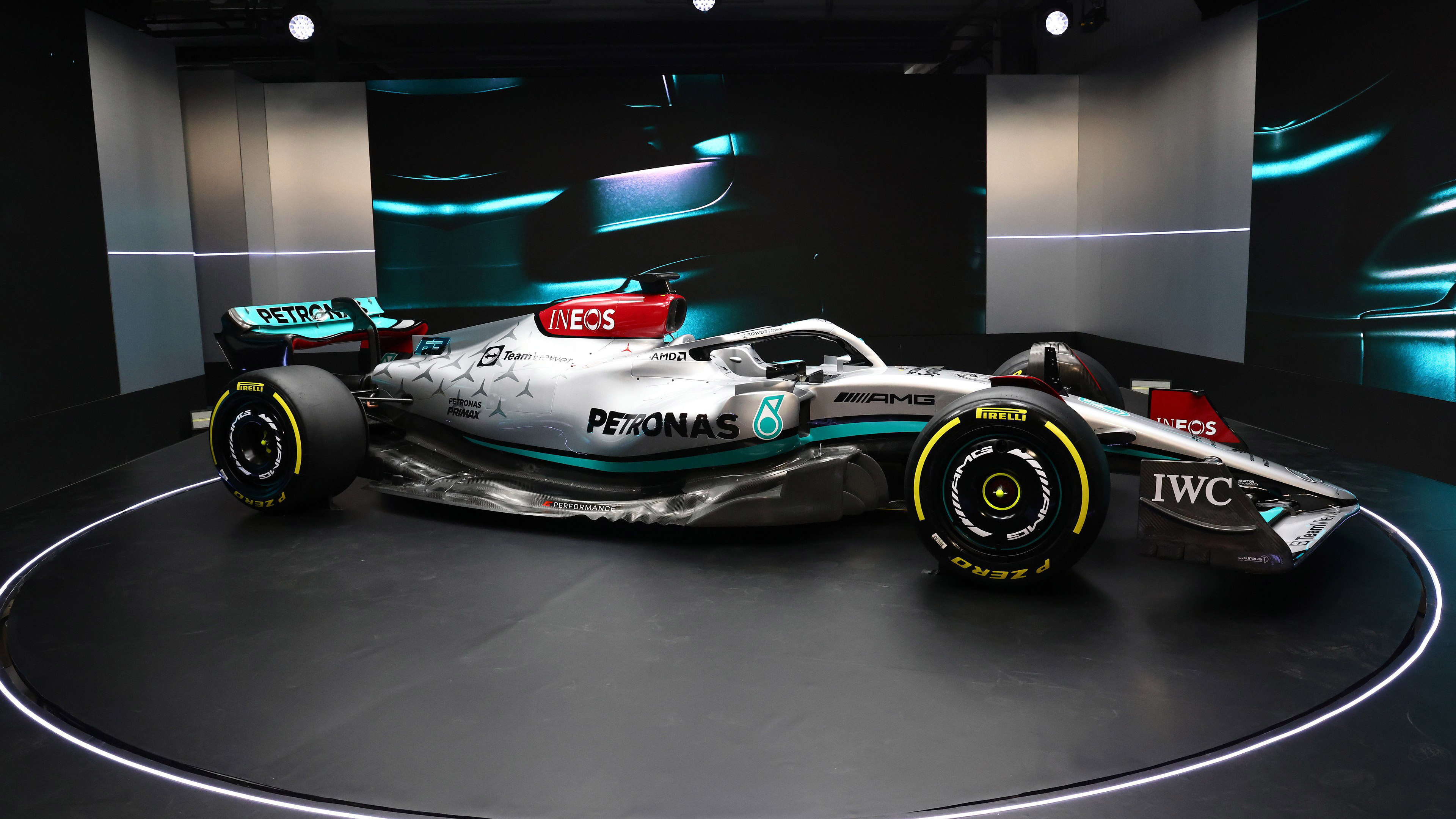 Mercedes-AMG F1 W13 E Performance, Mercedes-AMG Petronas livery, Circular illuminated turntable platform, 4K Desktop wallpaper