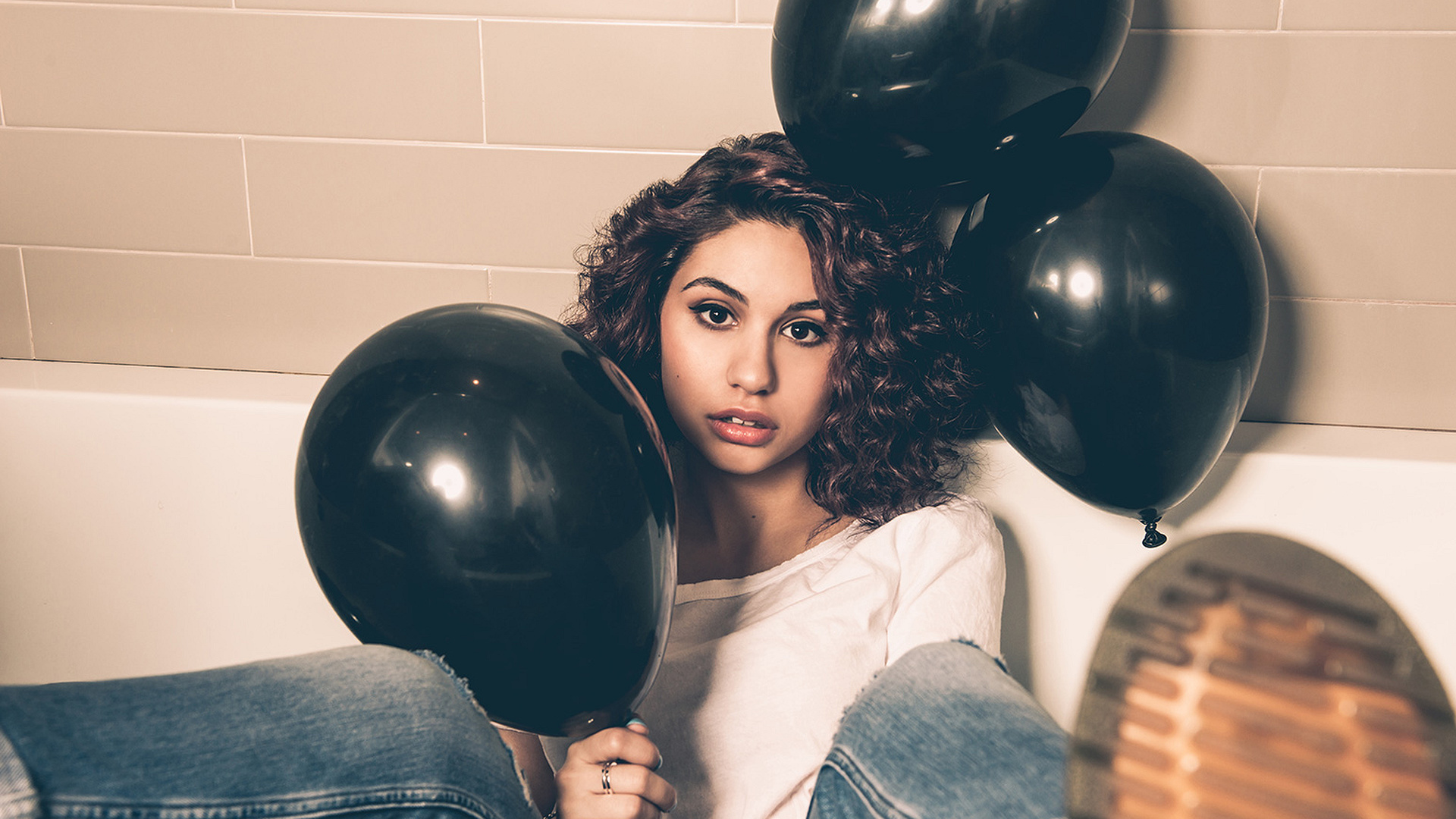 Alessia Cara, Music, Alessia Cara, Ryan Simpson, 1920x1080 Full HD Desktop