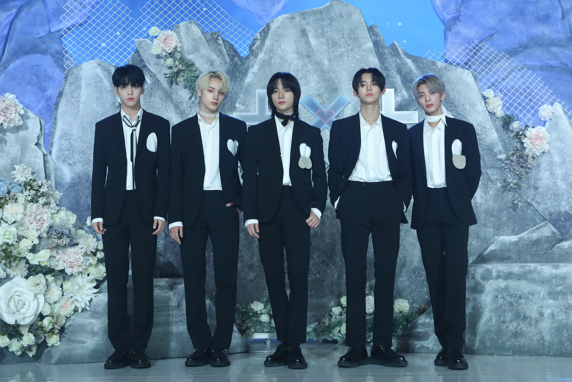 Tomorrow X Together, The Chaos Chapter: FREEZE showcase, TXT members, Icy rock stage set, HD Desktop wallpaper