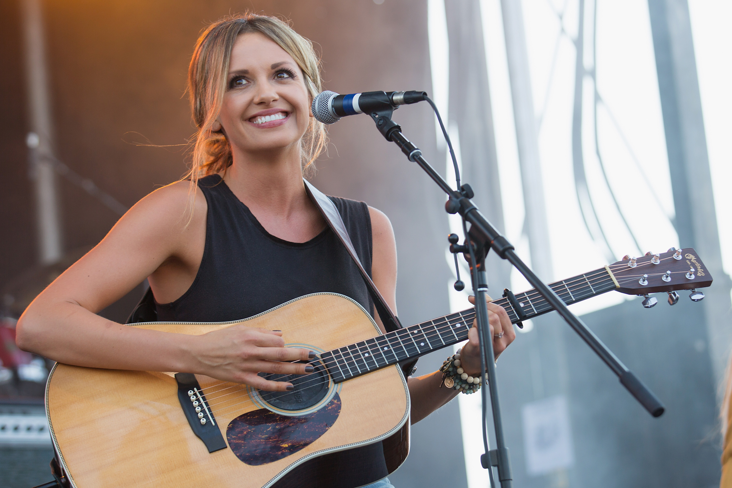 Carly Pearce, Risky song choice, Defying odds, 3000x2000 HD Desktop