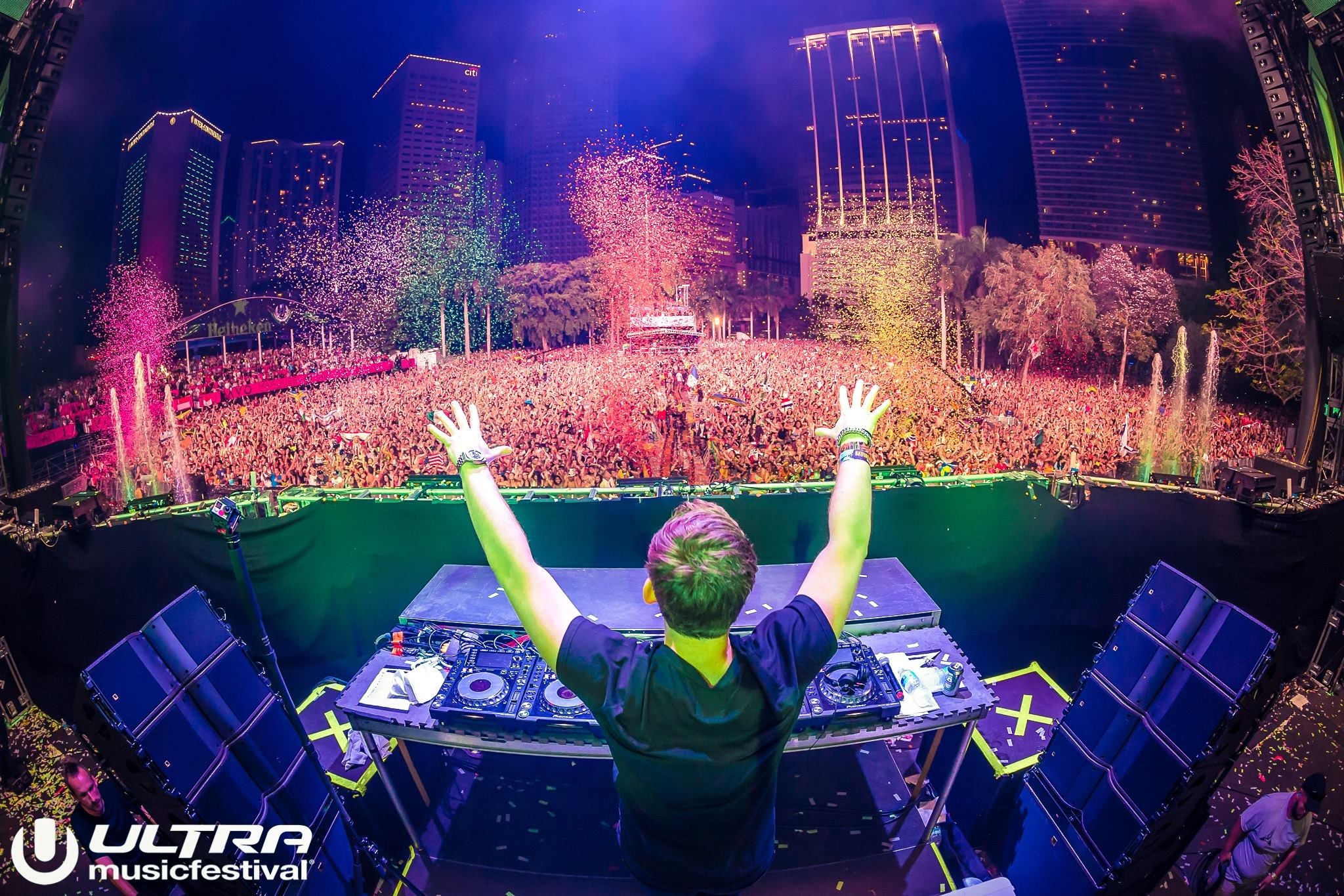 Ultra Music Festival 2015, Hardwell Wallpaper, 2050x1370 HD Desktop