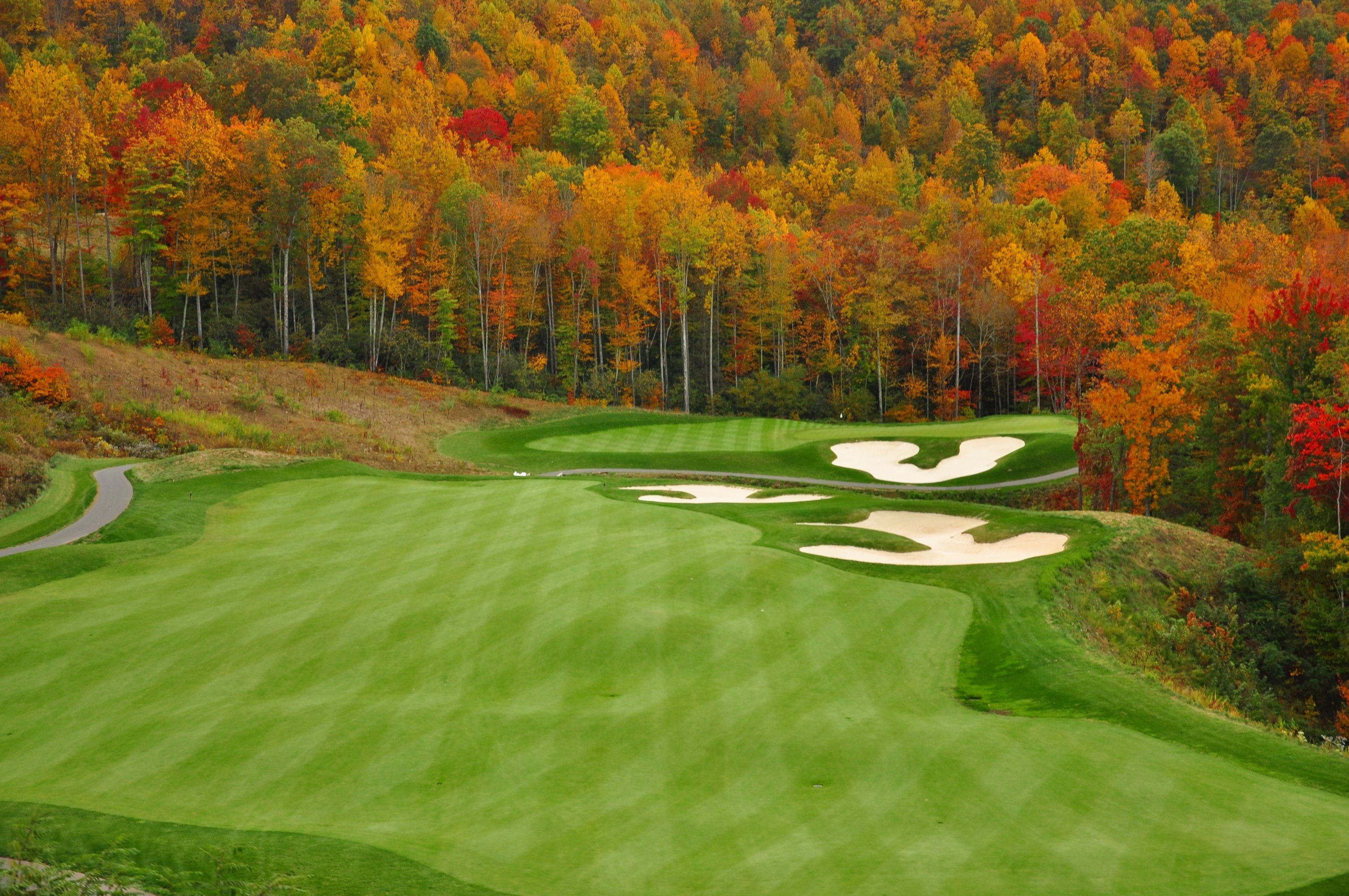 Golf Course, Autumn scenery, Fall colors, Seasonal charm, 3020x2000 HD Desktop