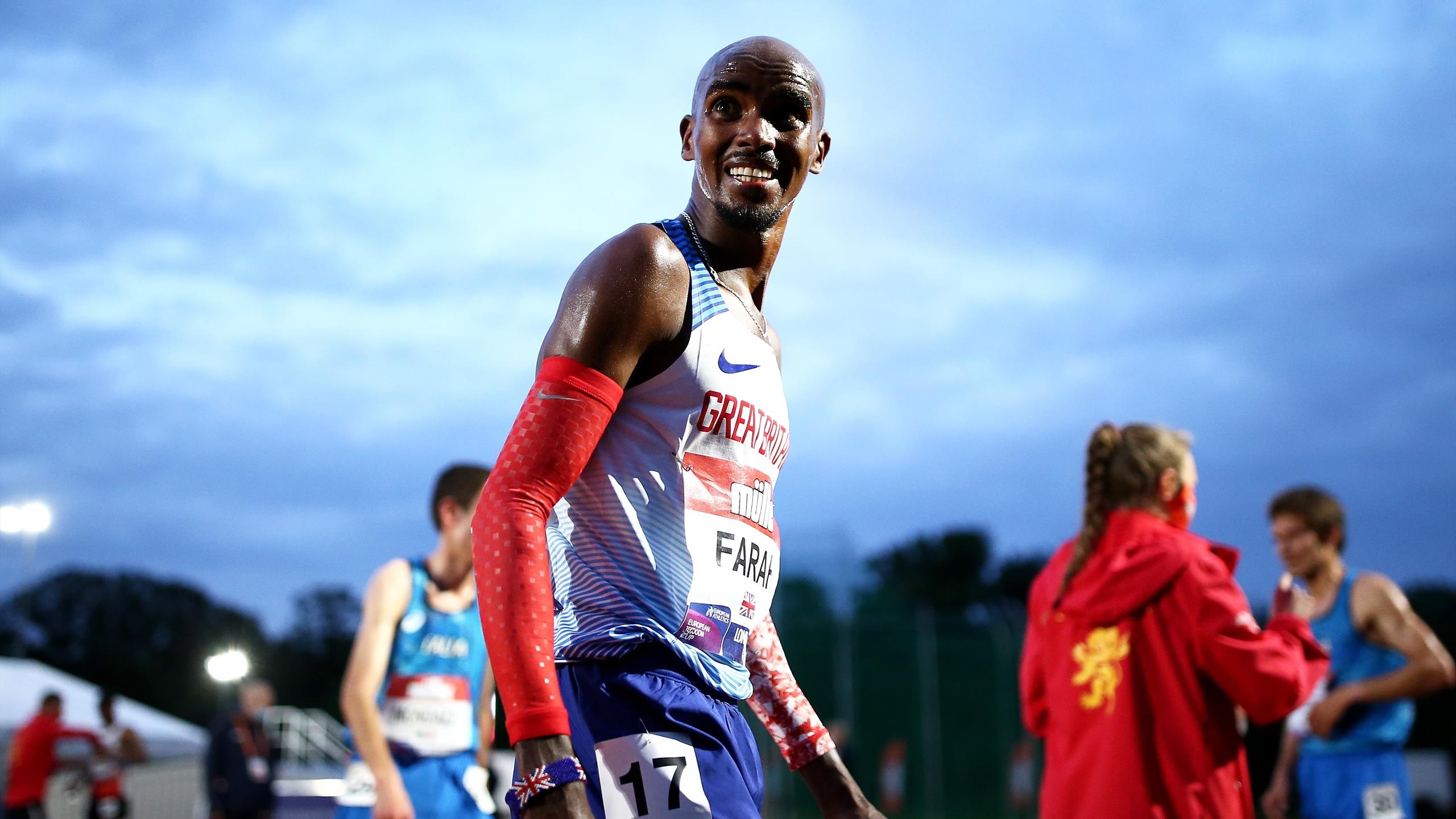 Mo Farah, Olympic champion, Inspiring running style, Enduring success, 2560x1440 HD Desktop