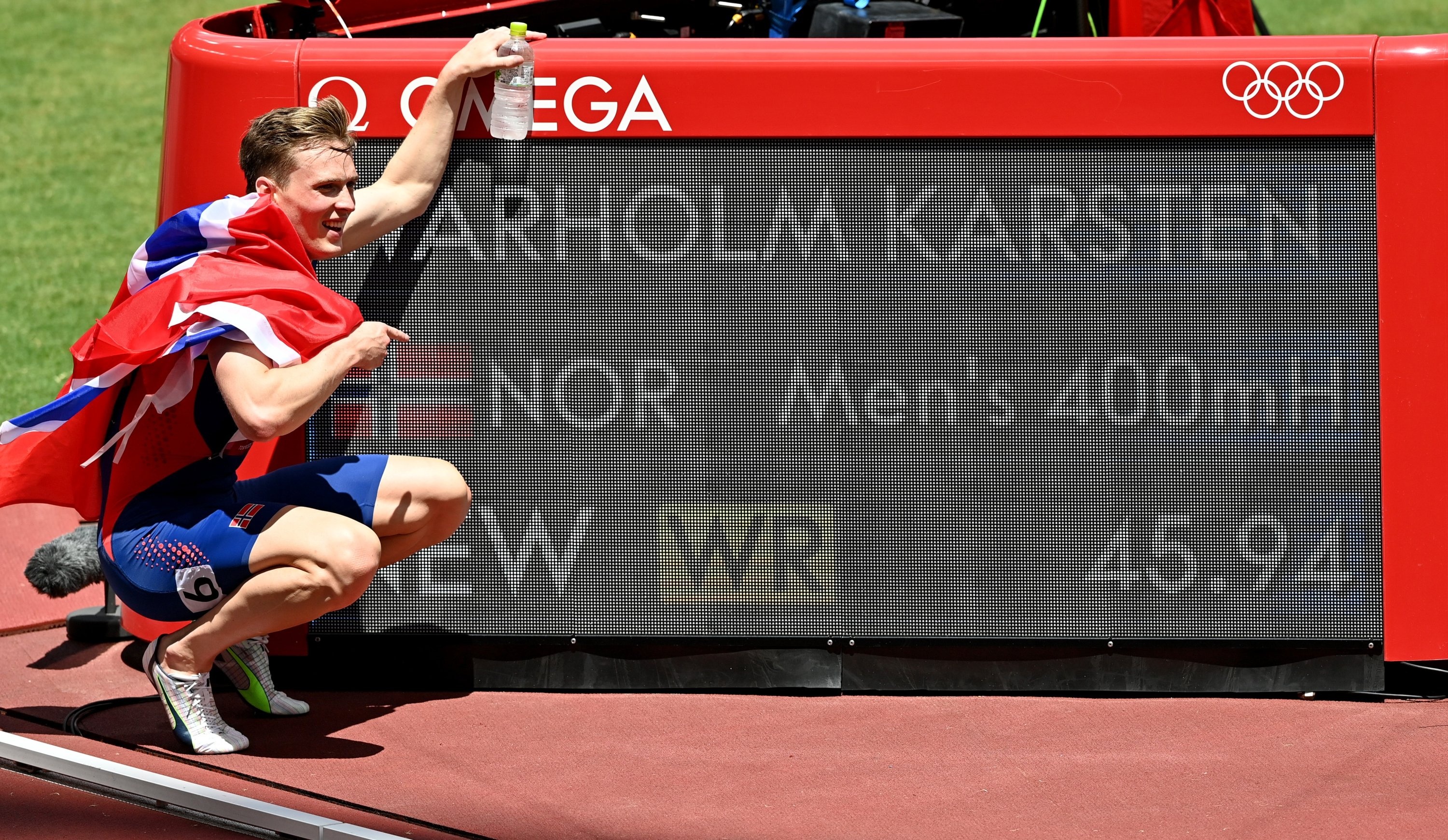 Karsten Warholm, Hurdles world record, Olympic success, Tokyo 2020 hero, 3000x1750 HD Desktop