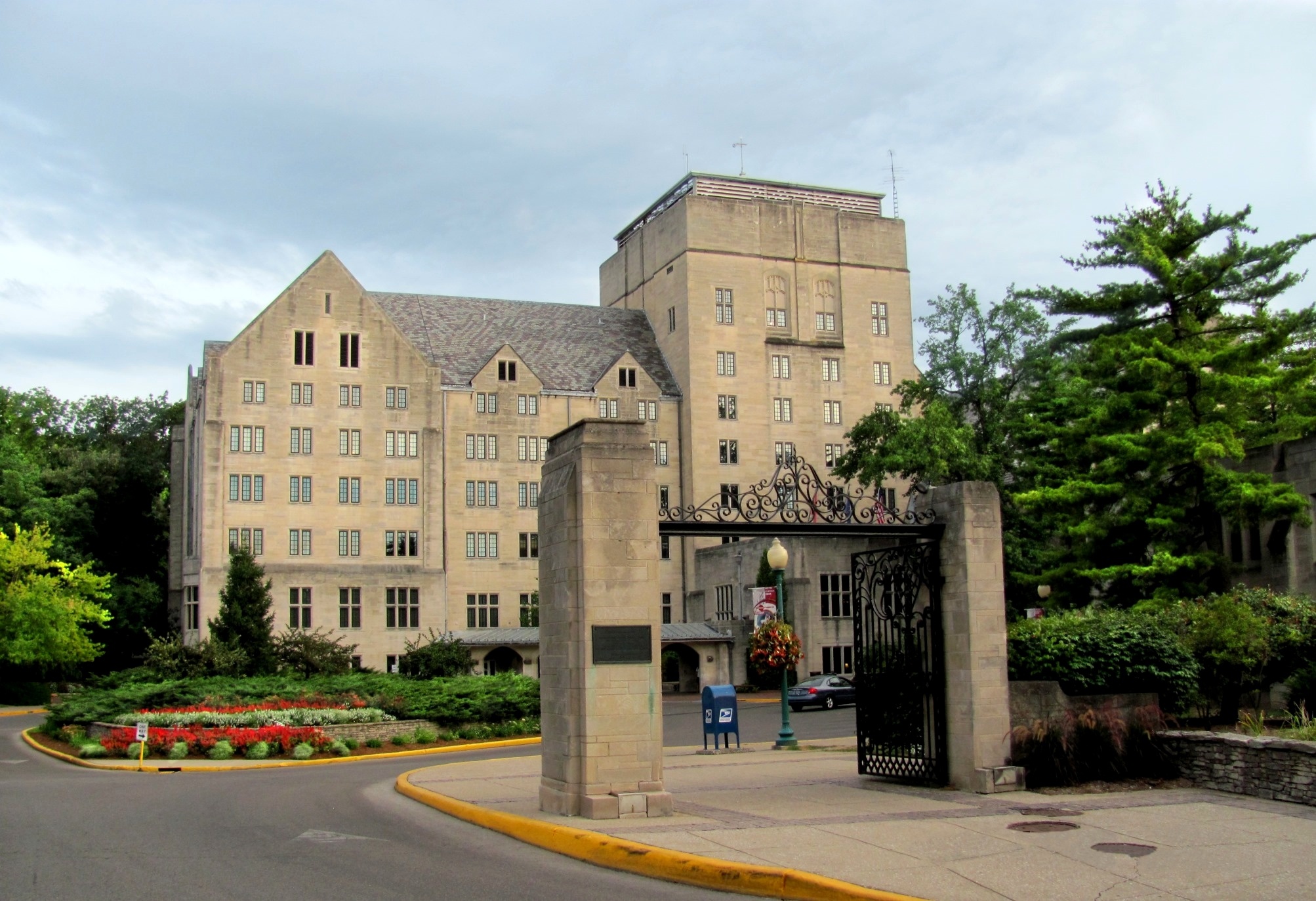 Memorial Union Biddle Hotel, Indiana University Wallpaper, 2010x1380 HD Desktop