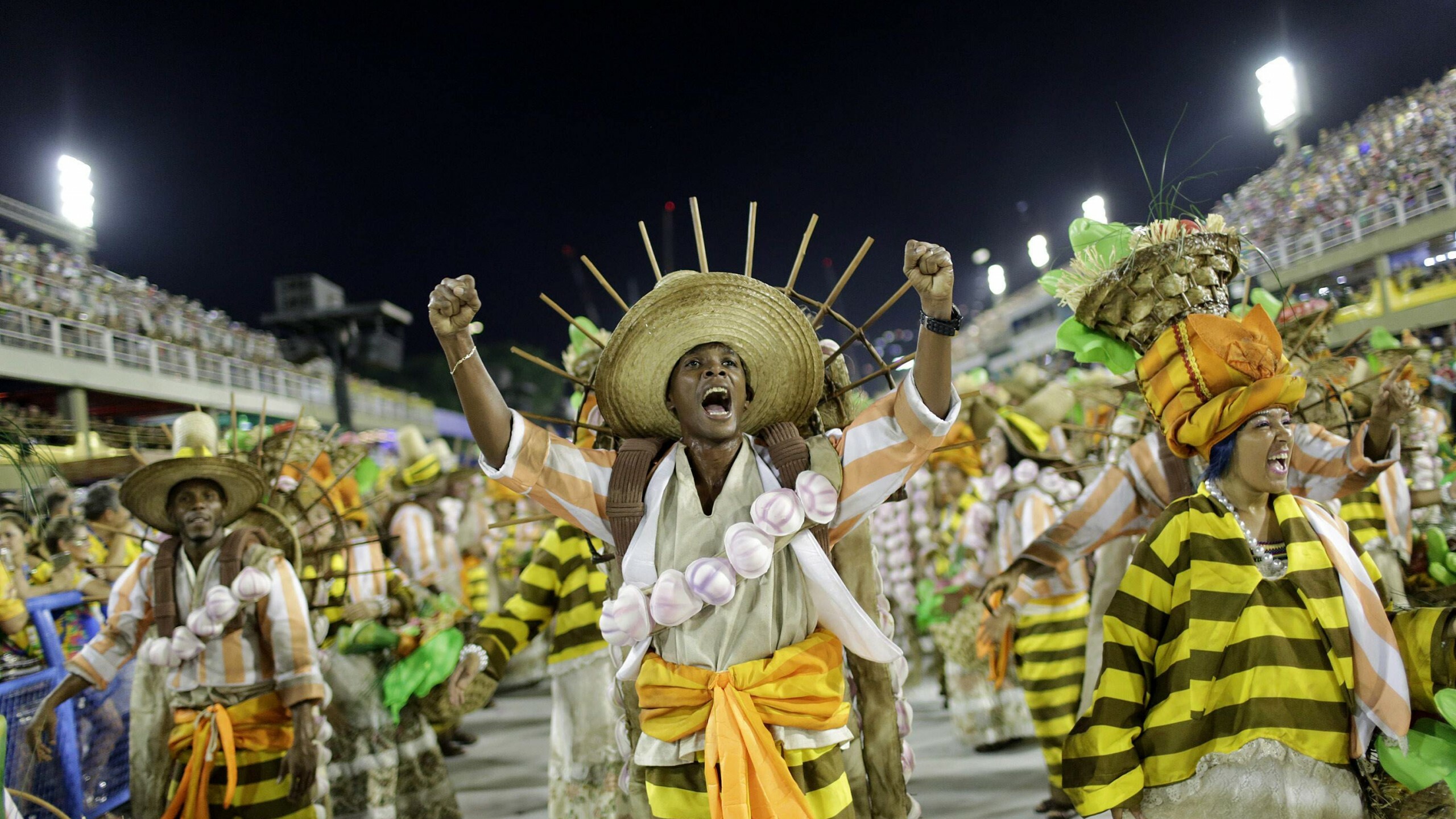 Rio carnival, Vibrant celebrations, Dance-filled streets, Brazilian passion, 2560x1440 HD Desktop