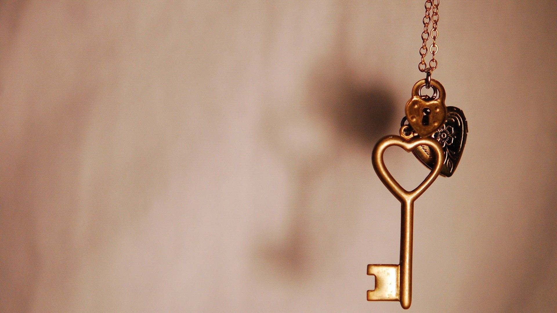 Heart and key, Pendant Wallpaper, 1920x1080 Full HD Desktop