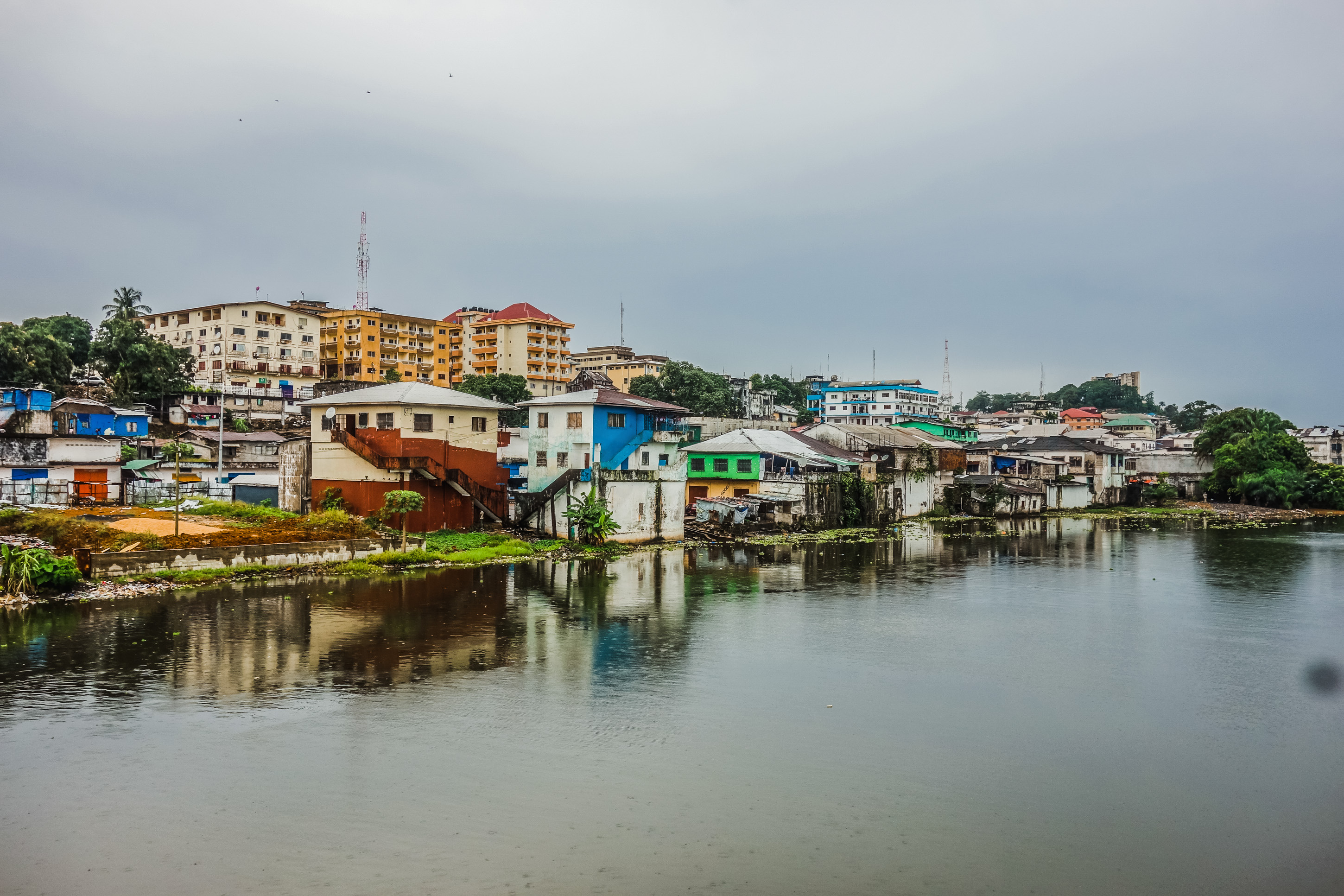 Monrovia, Liberia, One man wolf pack, 2900x1940 HD Desktop