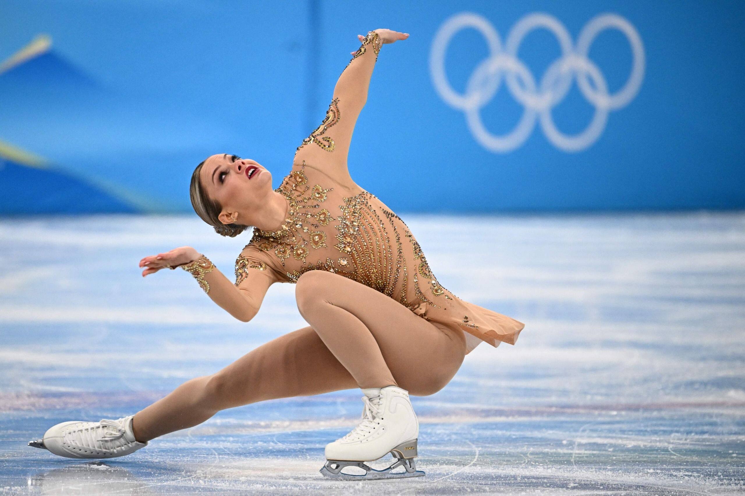 Loena Hendrickx, Happy eighth place, JO, Figure skating, 2560x1710 HD Desktop