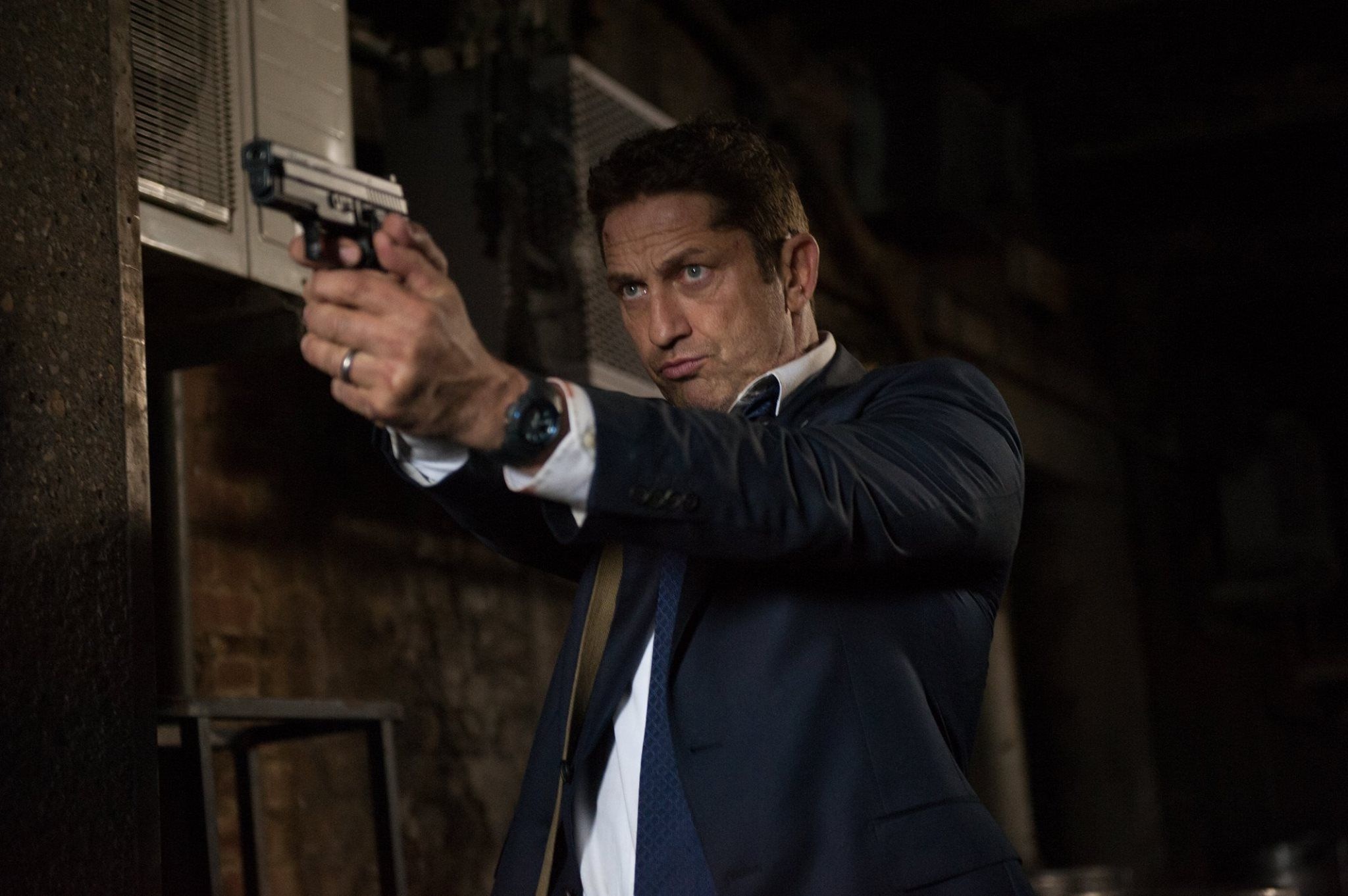 Gerard Butler, Angel Has Fallen, Backgrounds, 2050x1370 HD Desktop
