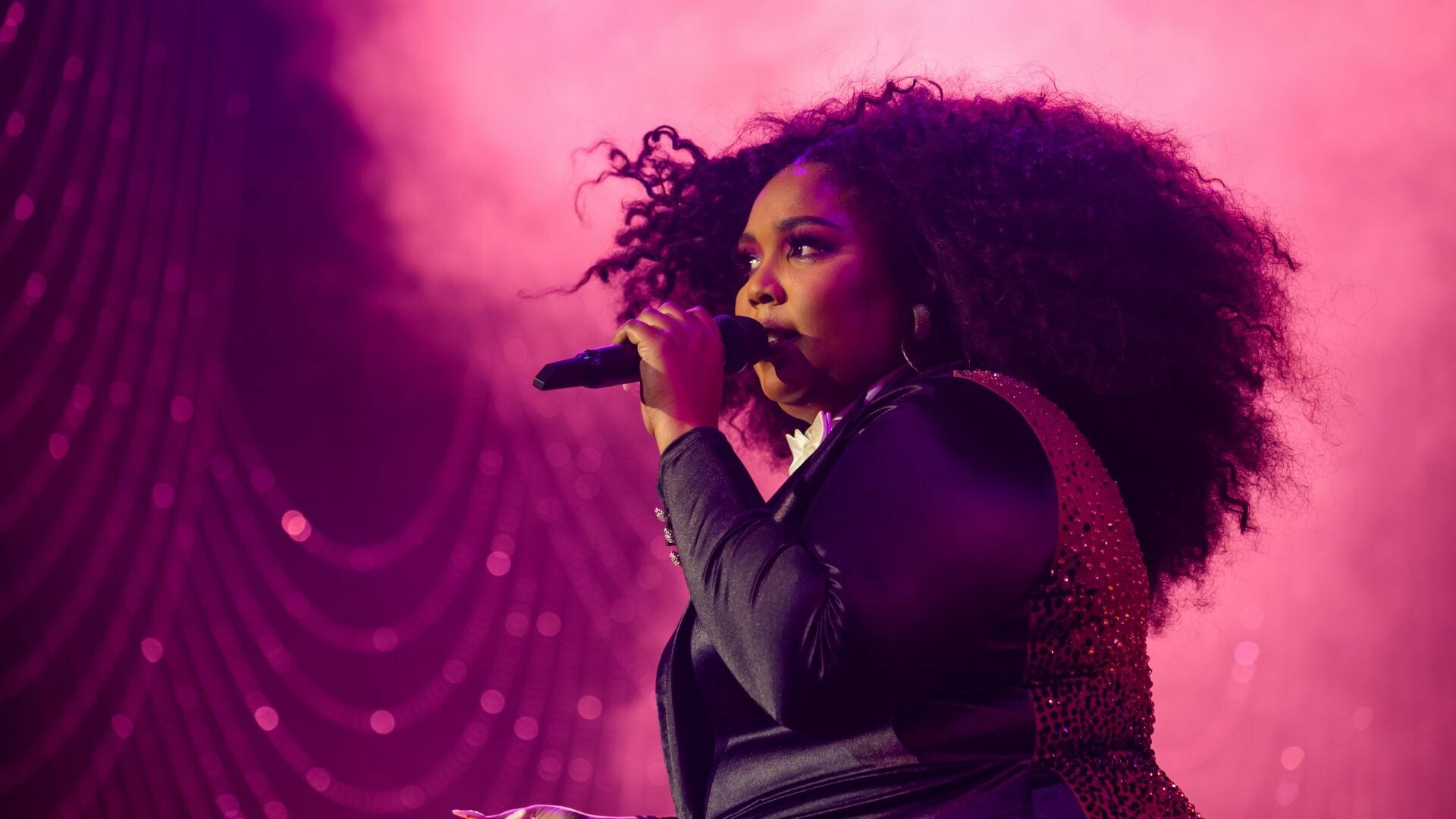 Lizzo, Wallpaper, Bold image, Vibrant colors, 1920x1080 Full HD Desktop