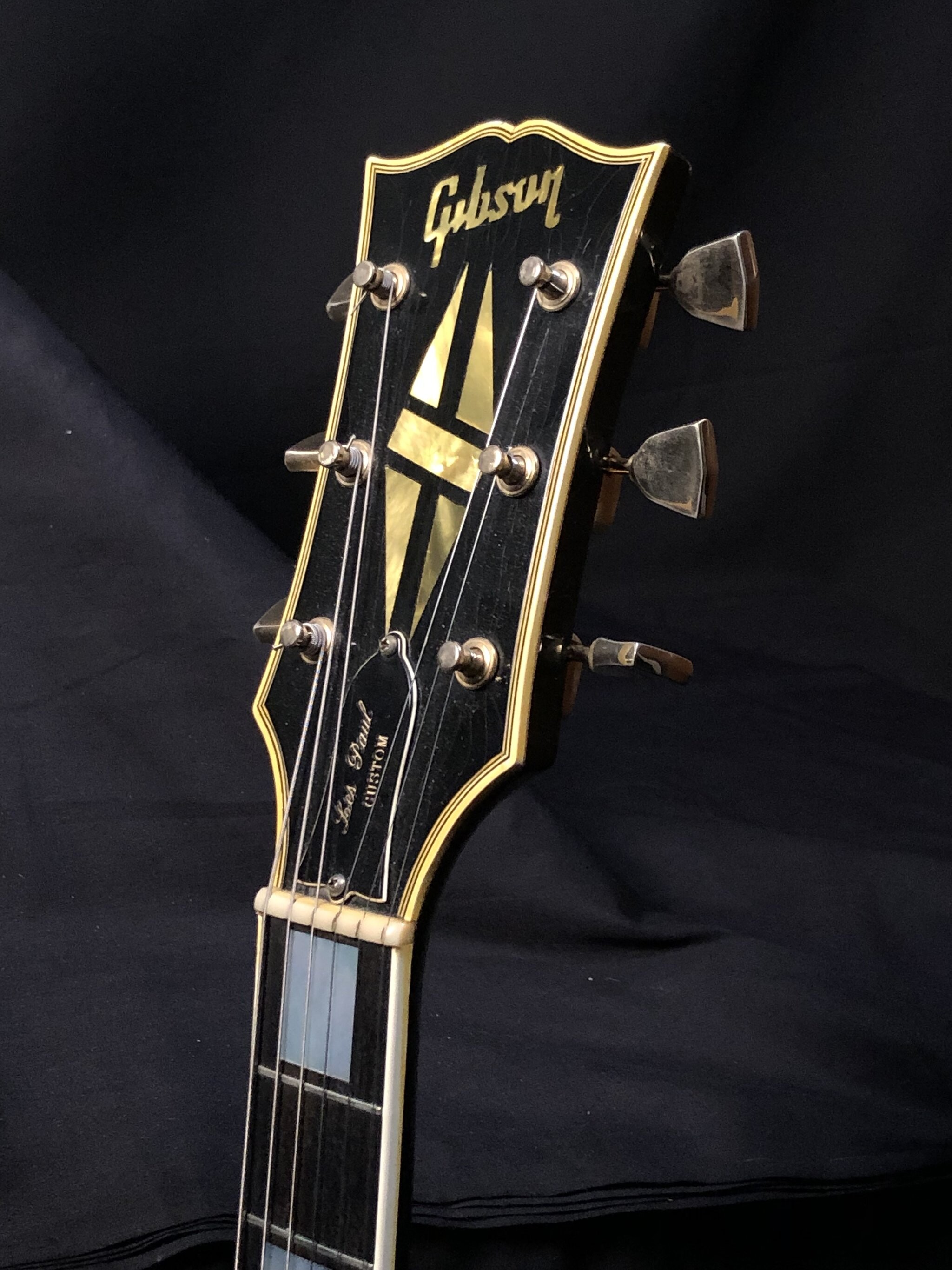 Gibson Guitar, Logo wallpaper, Zoey Cunningham, Posted by, 2050x2740 HD Phone