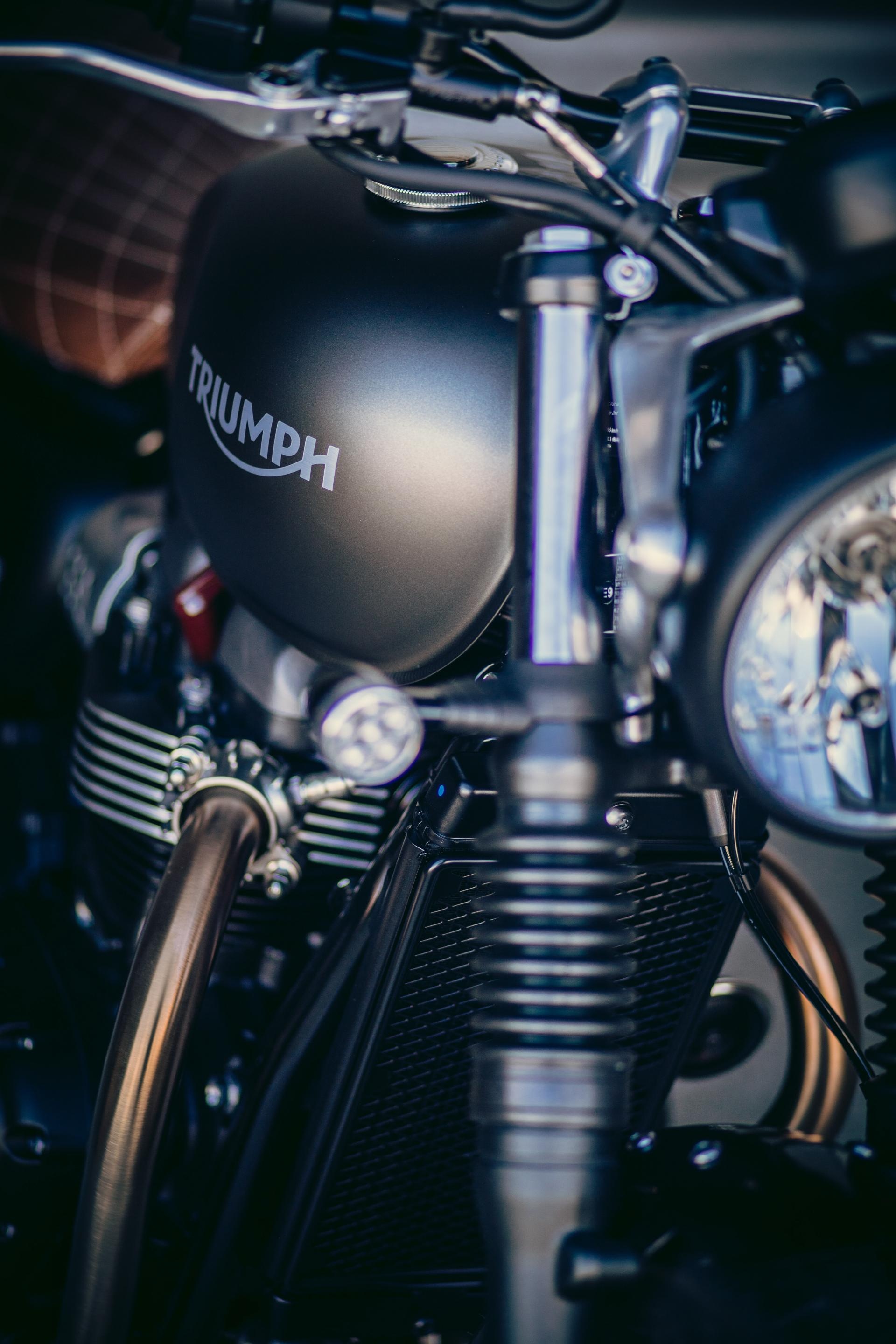 Triumph Street Twin, Lanester dealership, Lorient, France, 1920x2880 HD Phone