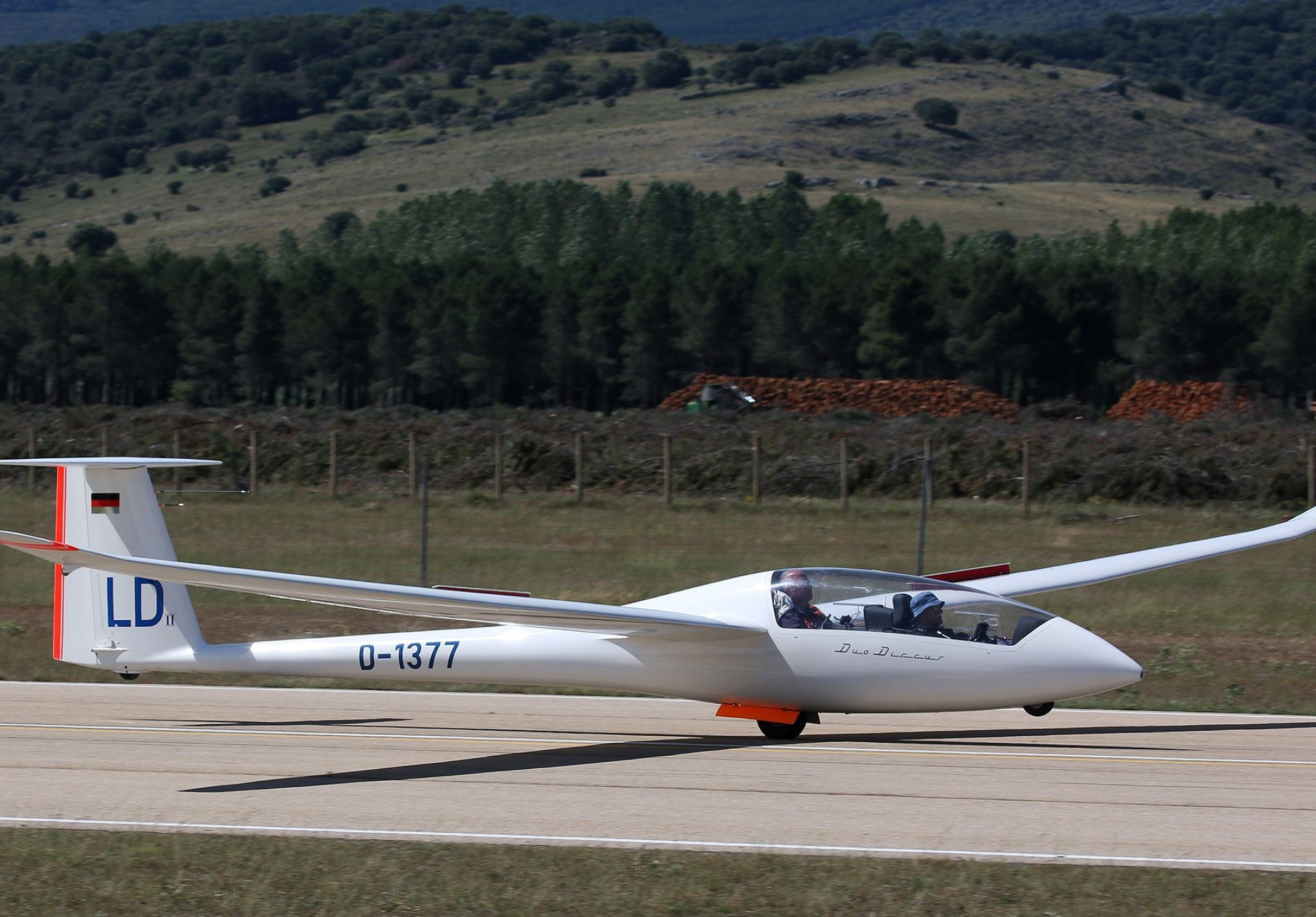 Schempp-Hirth Duo Discus, Aeratildesup3dromo de Garray, Ja Cifuentes, 2050x1430 HD Desktop