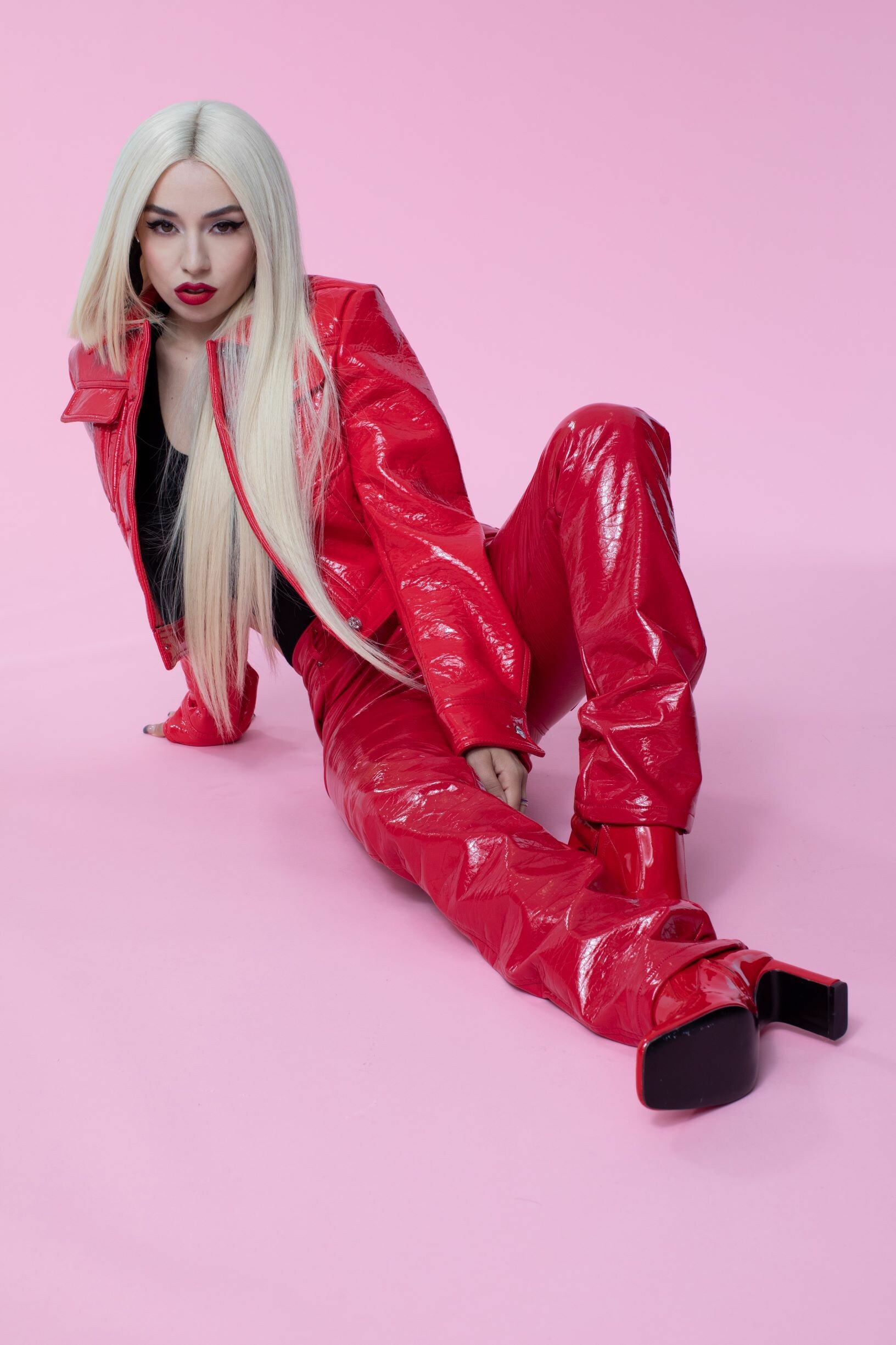 Ava Max, Atilde 129 132, Atilde 129 152, Atilde 130 129, 1640x2450 HD Phone