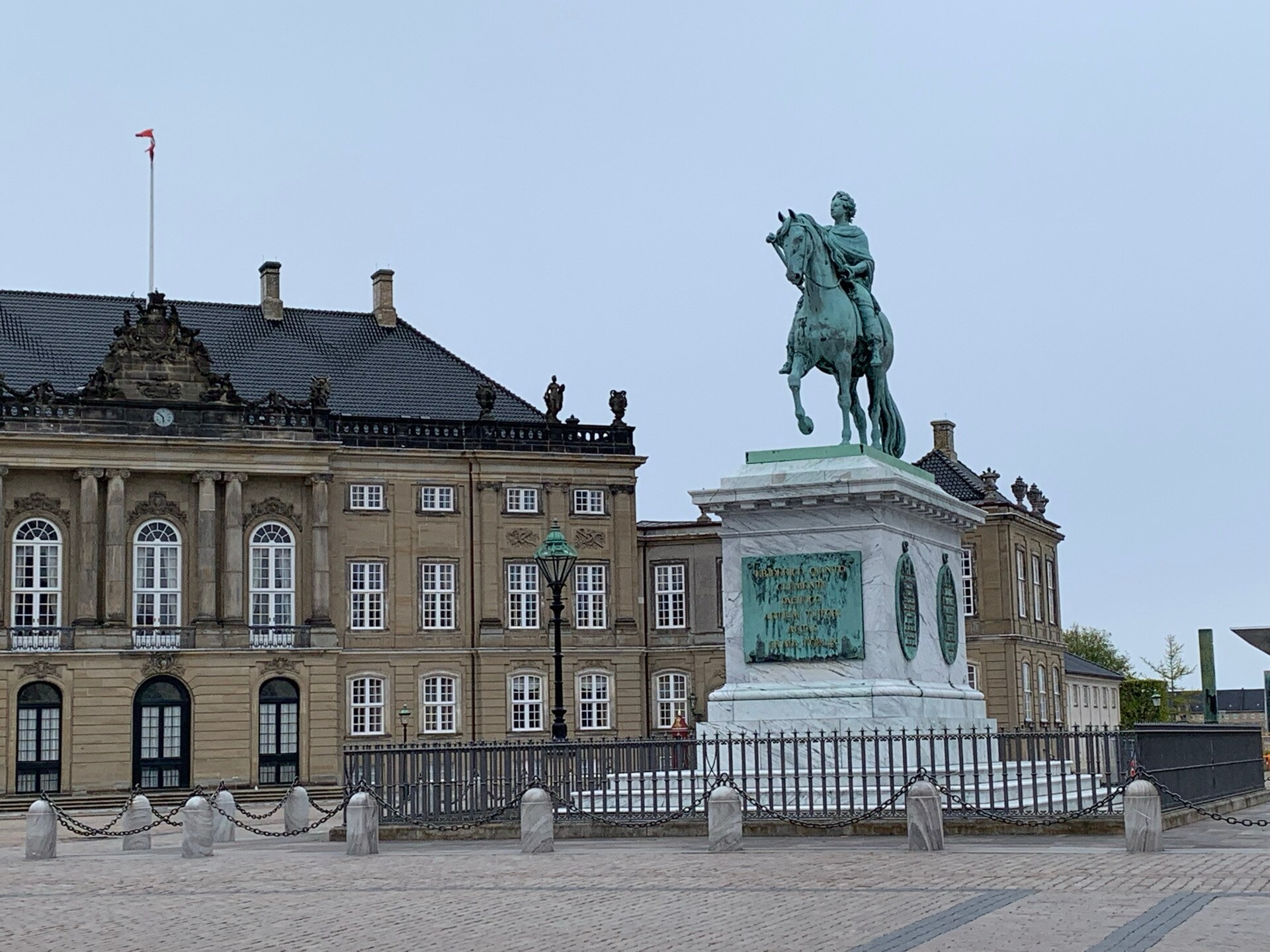 Amalienborg Palace, Copenhagen, Travel Reviews, Local Guide, 1920x1440 HD Desktop