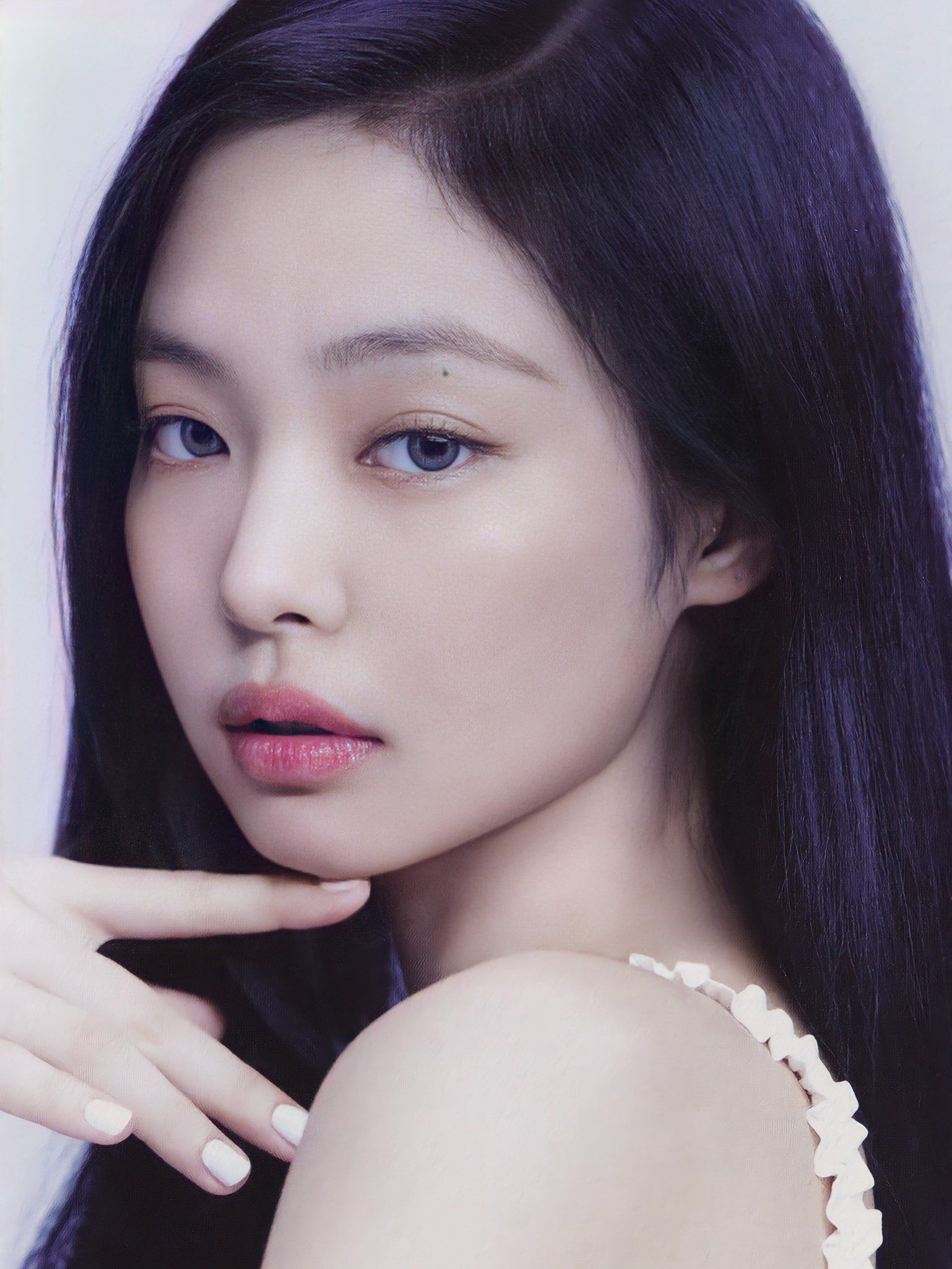 Jennie Kim, grey contact lenses, white nail polish, HD Phone wallpaper
