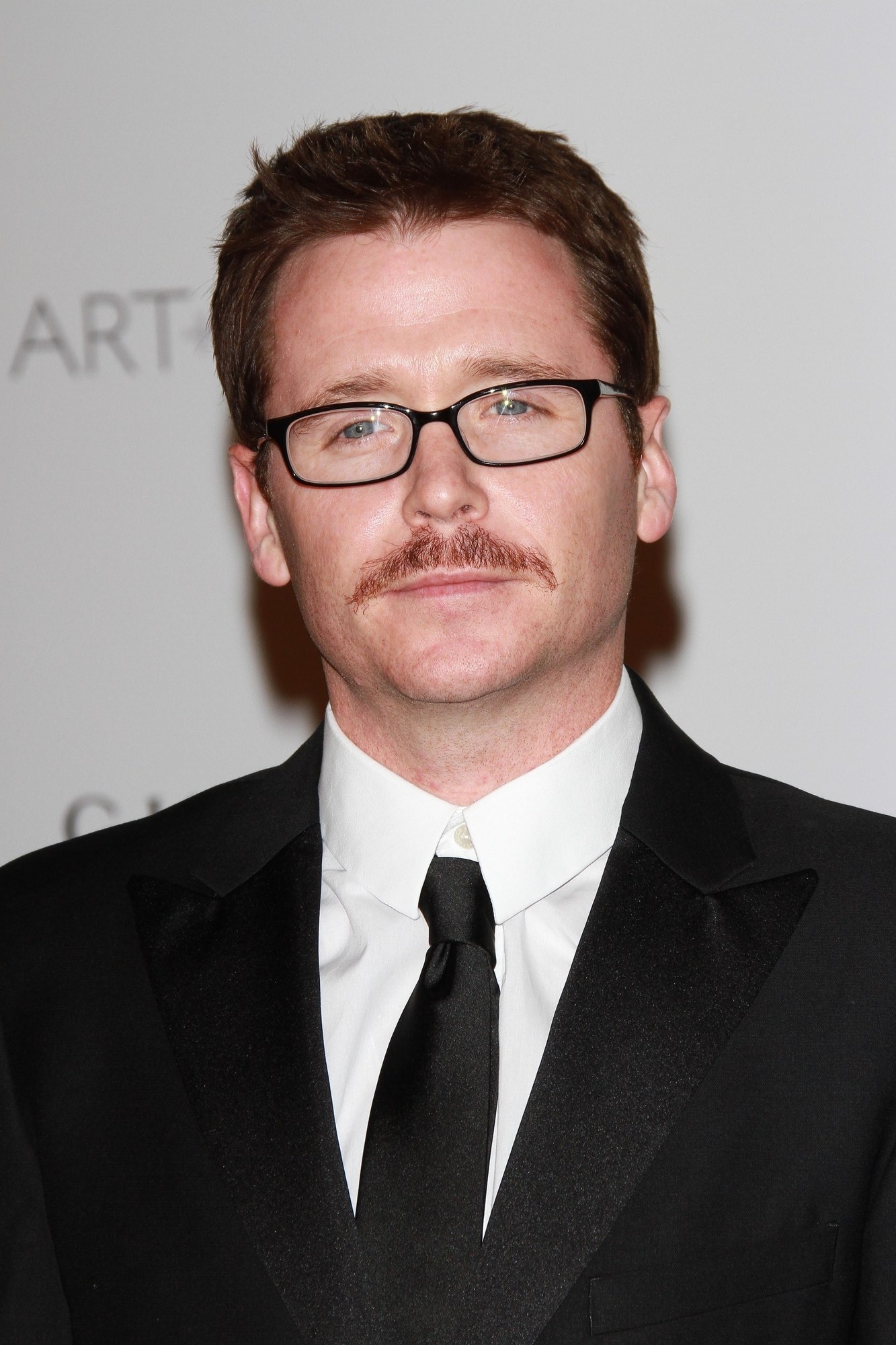 Kevin Connolly, Short men style, 1340x2000 HD Phone