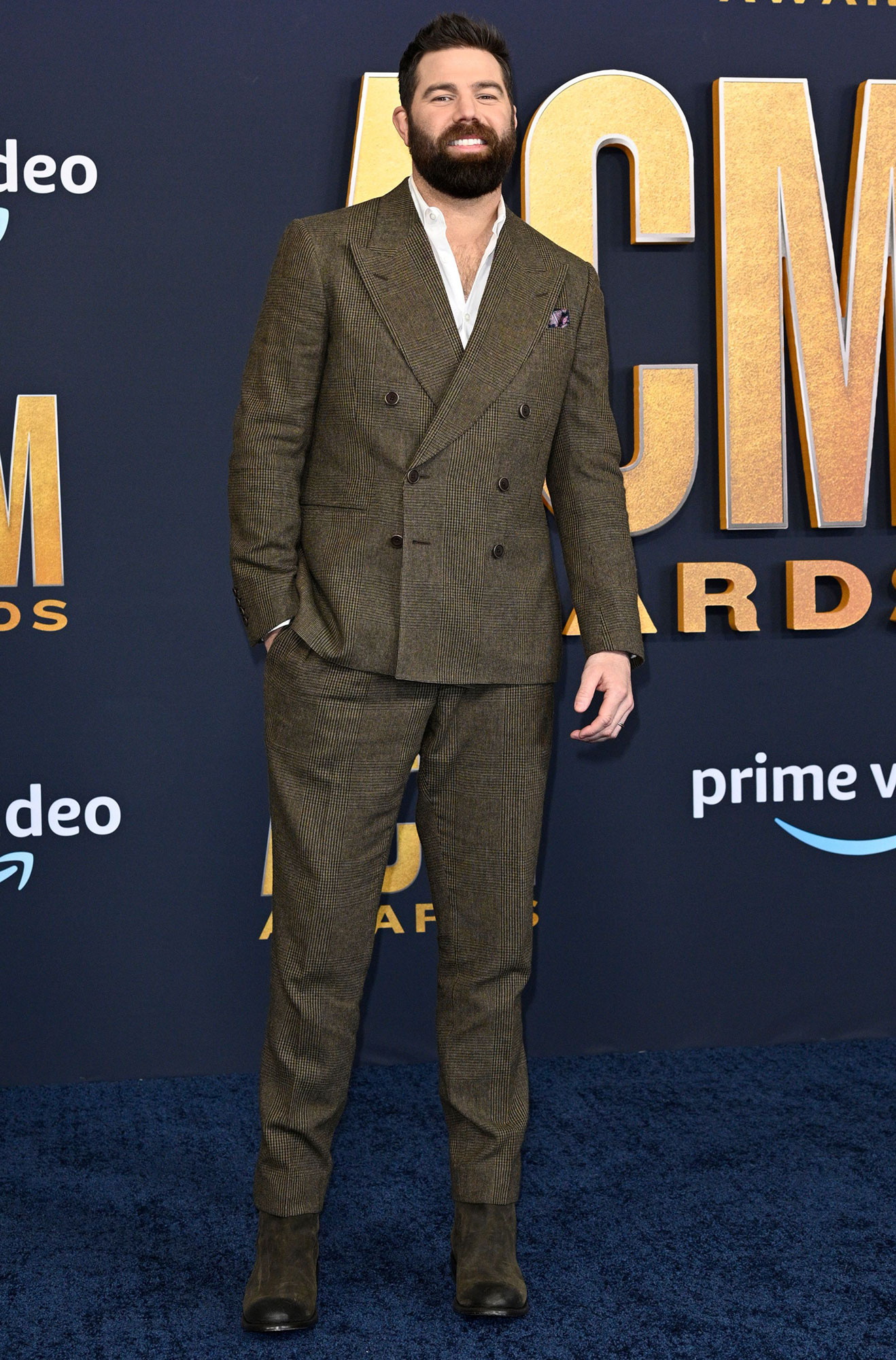 Jordan Davis, ACM Awards, Best dressed men, 1320x2000 HD Phone