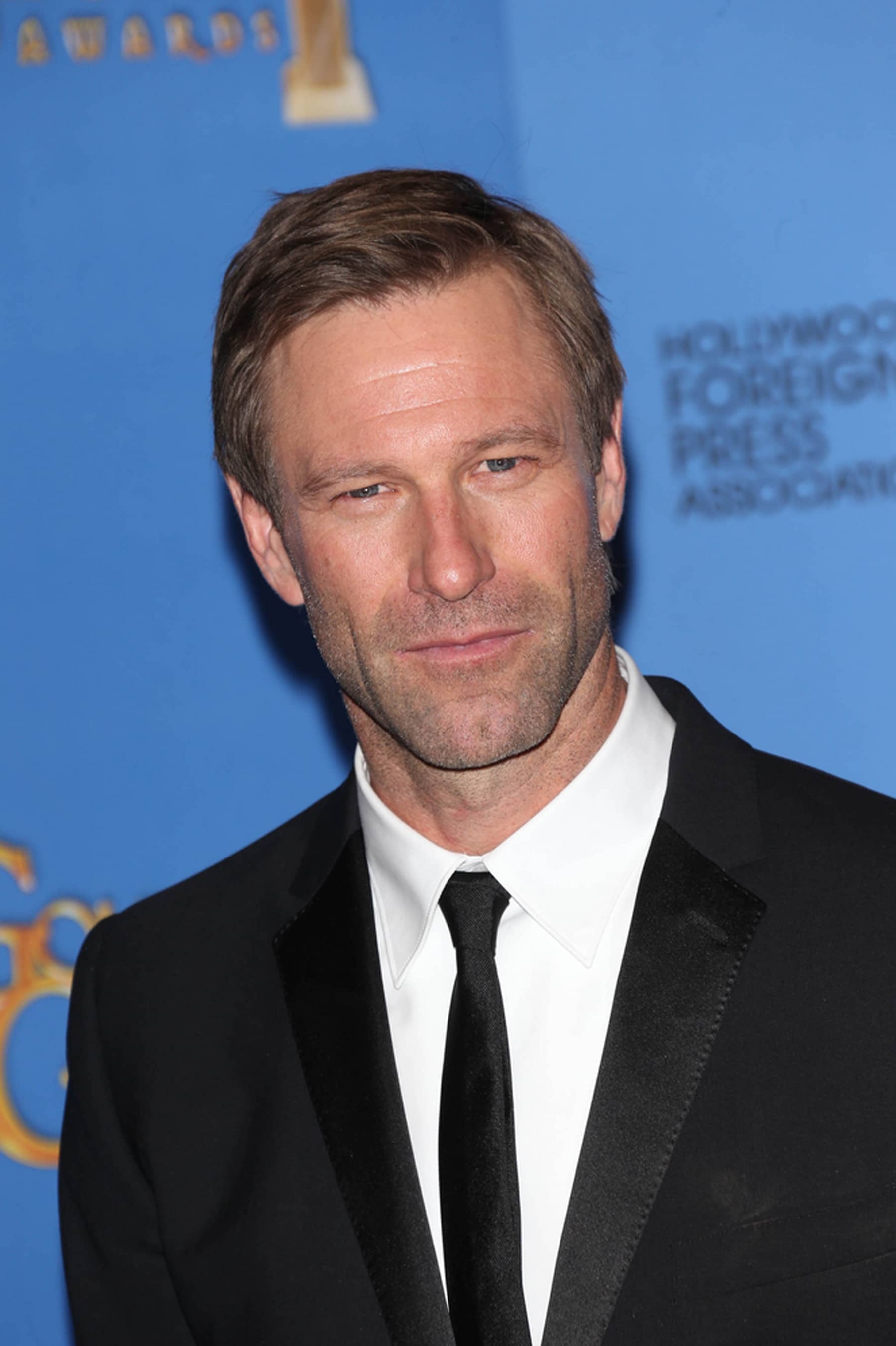 Aaron Eckhart, Movies, Drei Stunden, Maske, 1800x2710 HD Phone