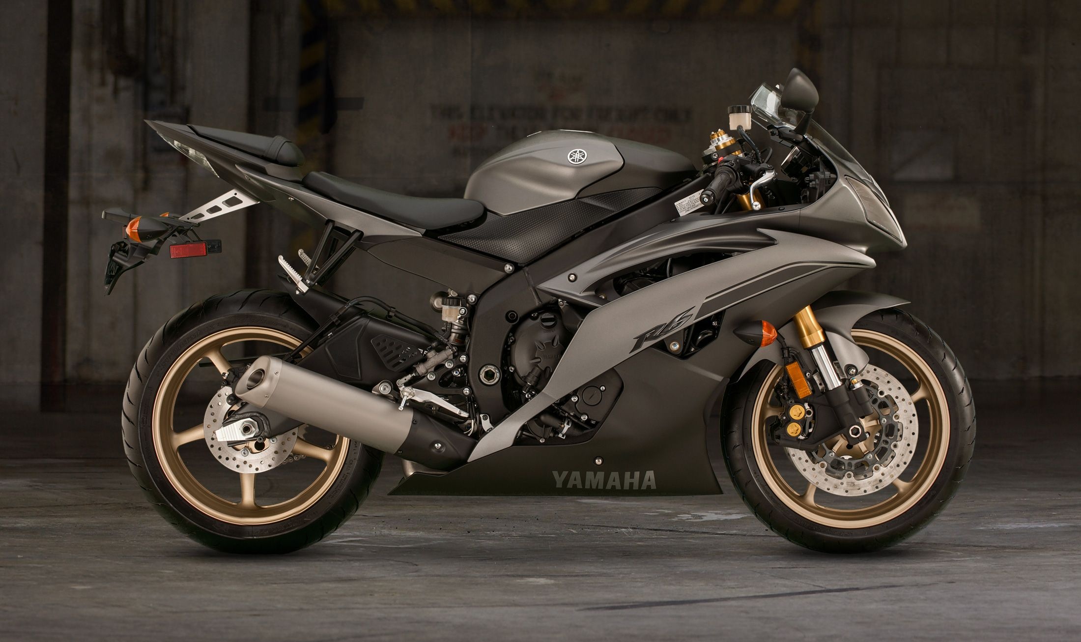 Yamaha YZF-R6, Stunning wallpapers, Impressive backgrounds, Sporty design, 2200x1310 HD Desktop