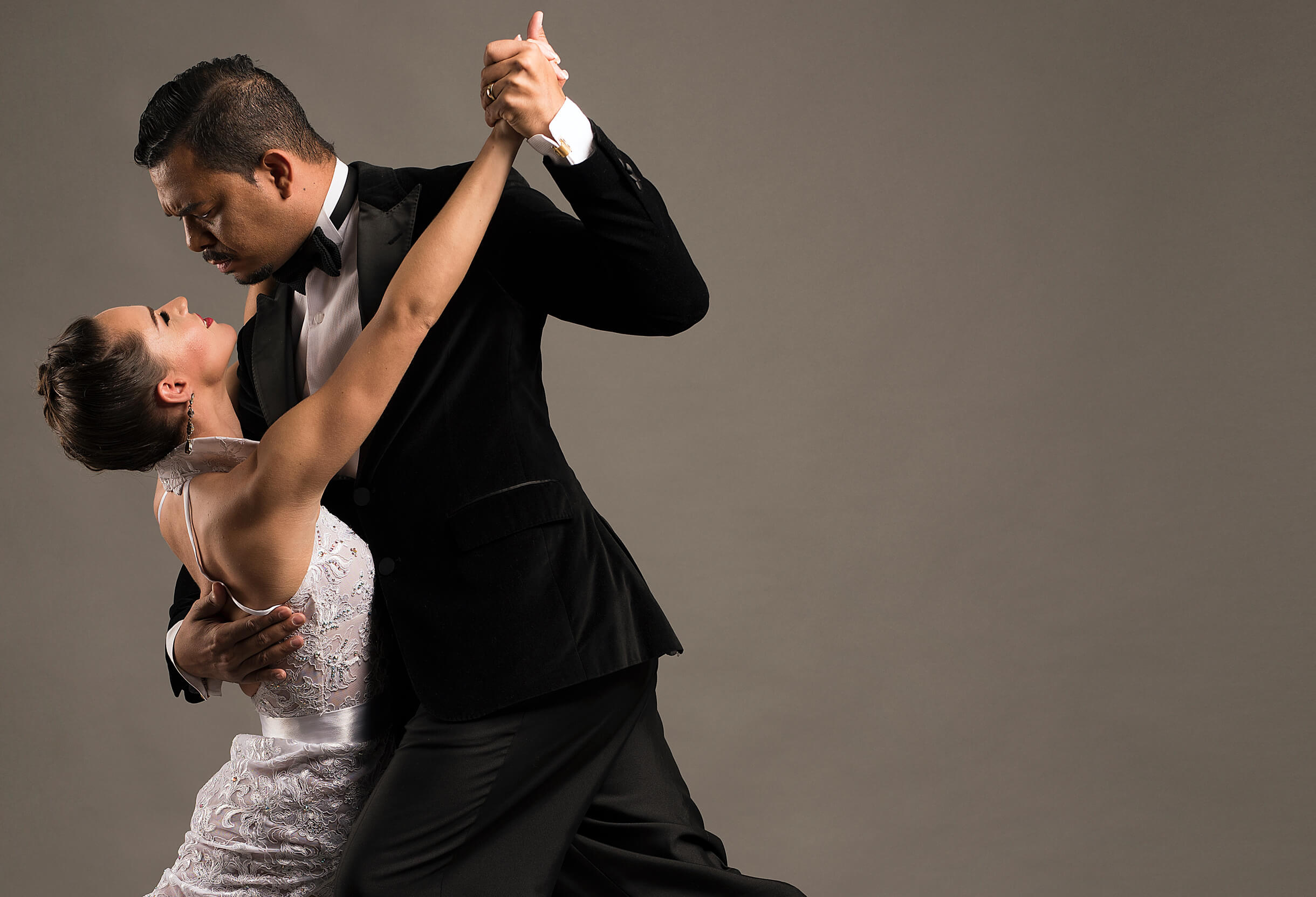 Carlos & Mirella, Argentine Tango lessons, Passionate teaching, Dance instruction, 2440x1670 HD Desktop