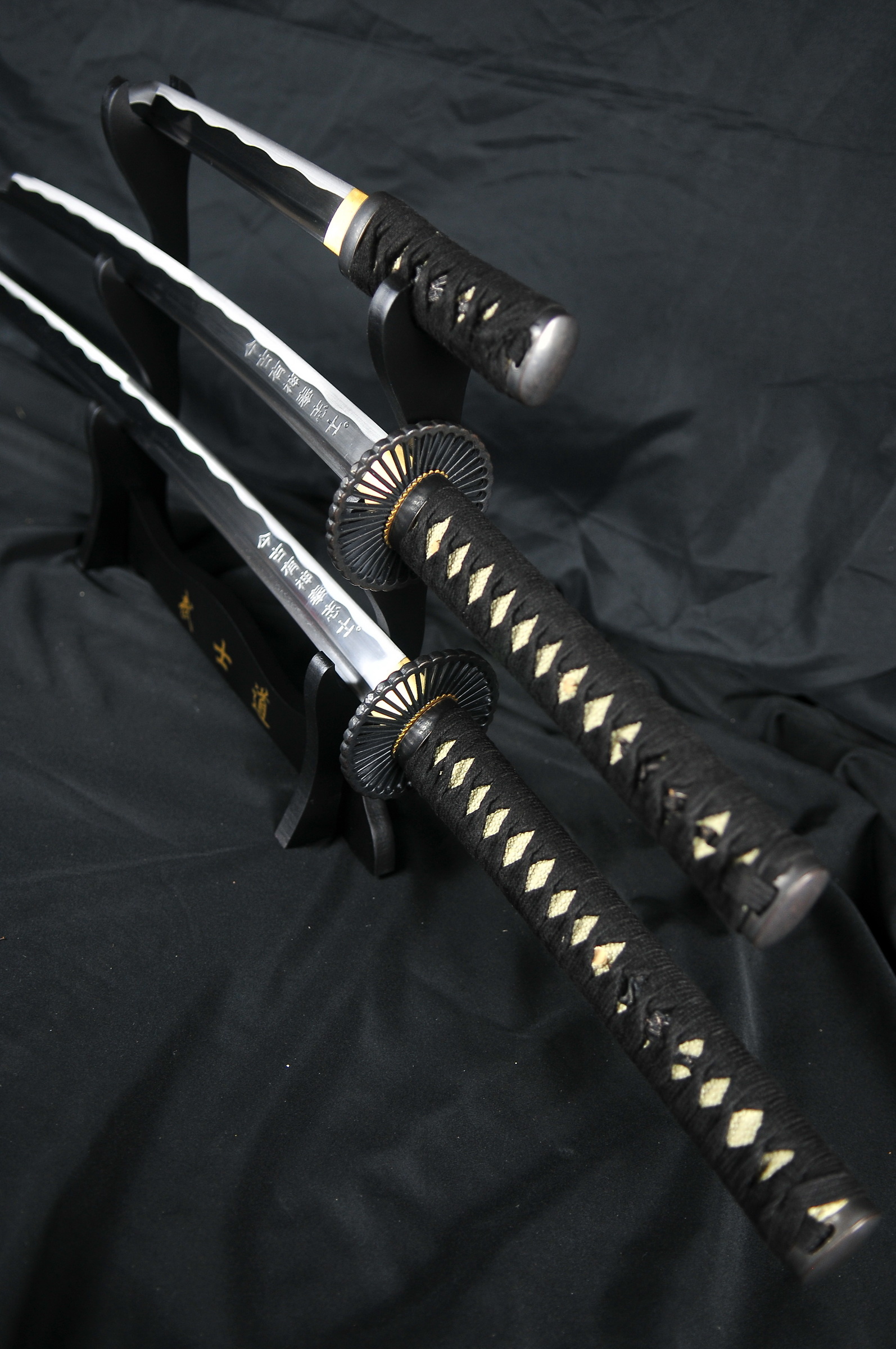 Katana sword trio set, Bushido sword stand, Engraved Japanese steel blades, HD Phone wallpaper