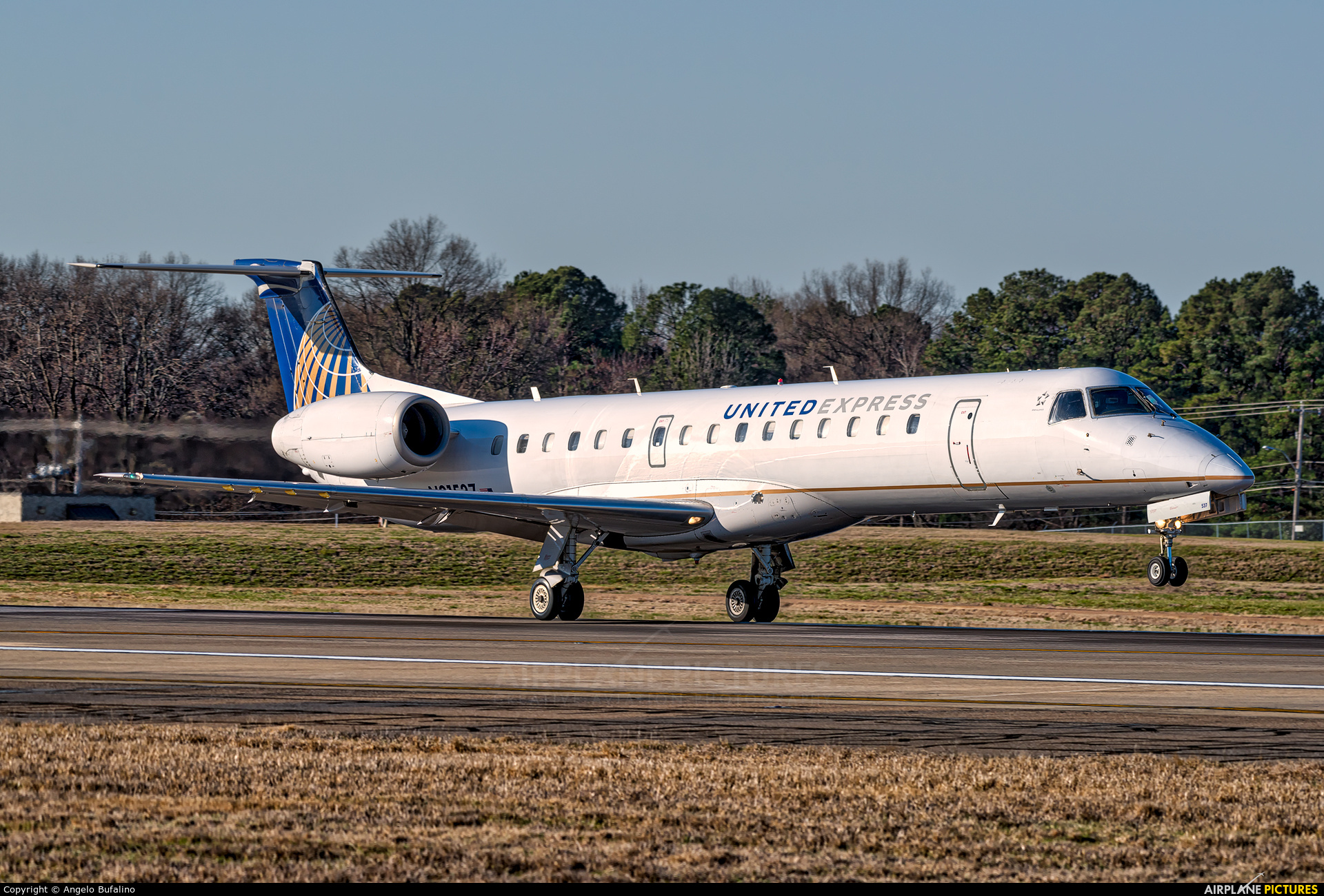 ExpressJet Airlines, Embraer EMB 145 at Memphis Intl, 1920x1300 HD Desktop