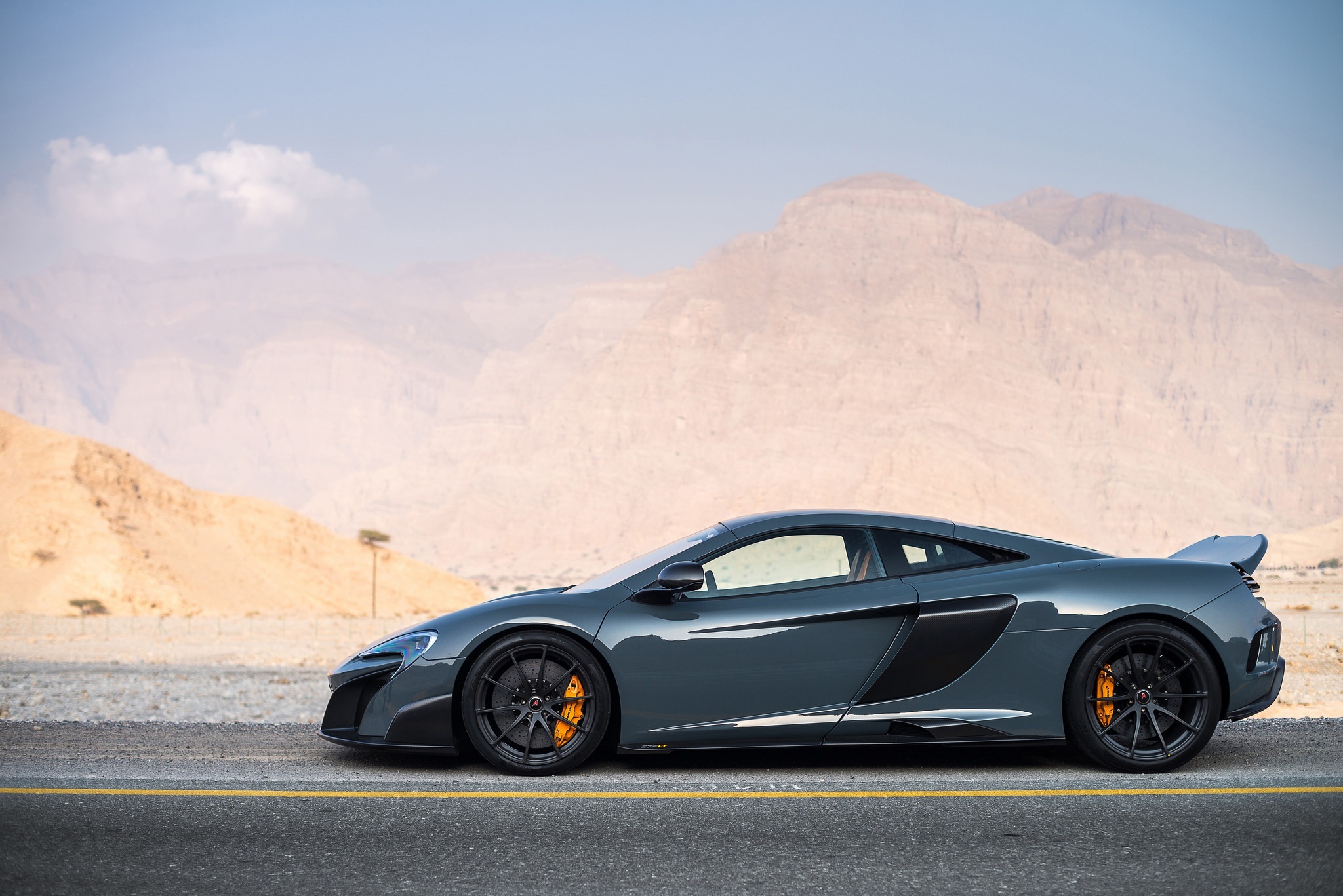 McLaren 675 LT, Supercar excellence, Track-ready performance, Aerodynamic design, 2050x1370 HD Desktop