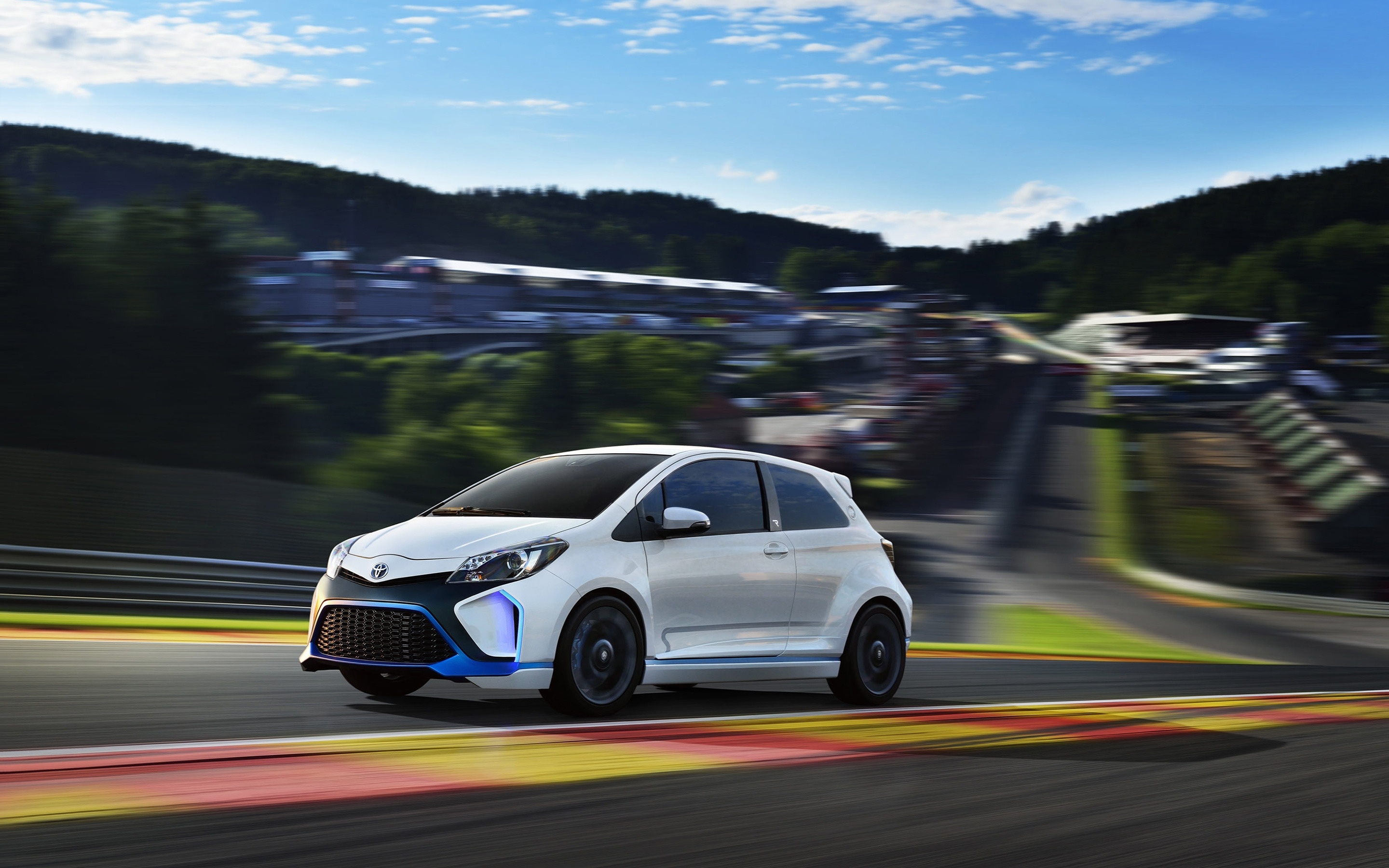 Hybrid R Concept, Toyota Yaris Wallpaper, 2880x1800 HD Desktop