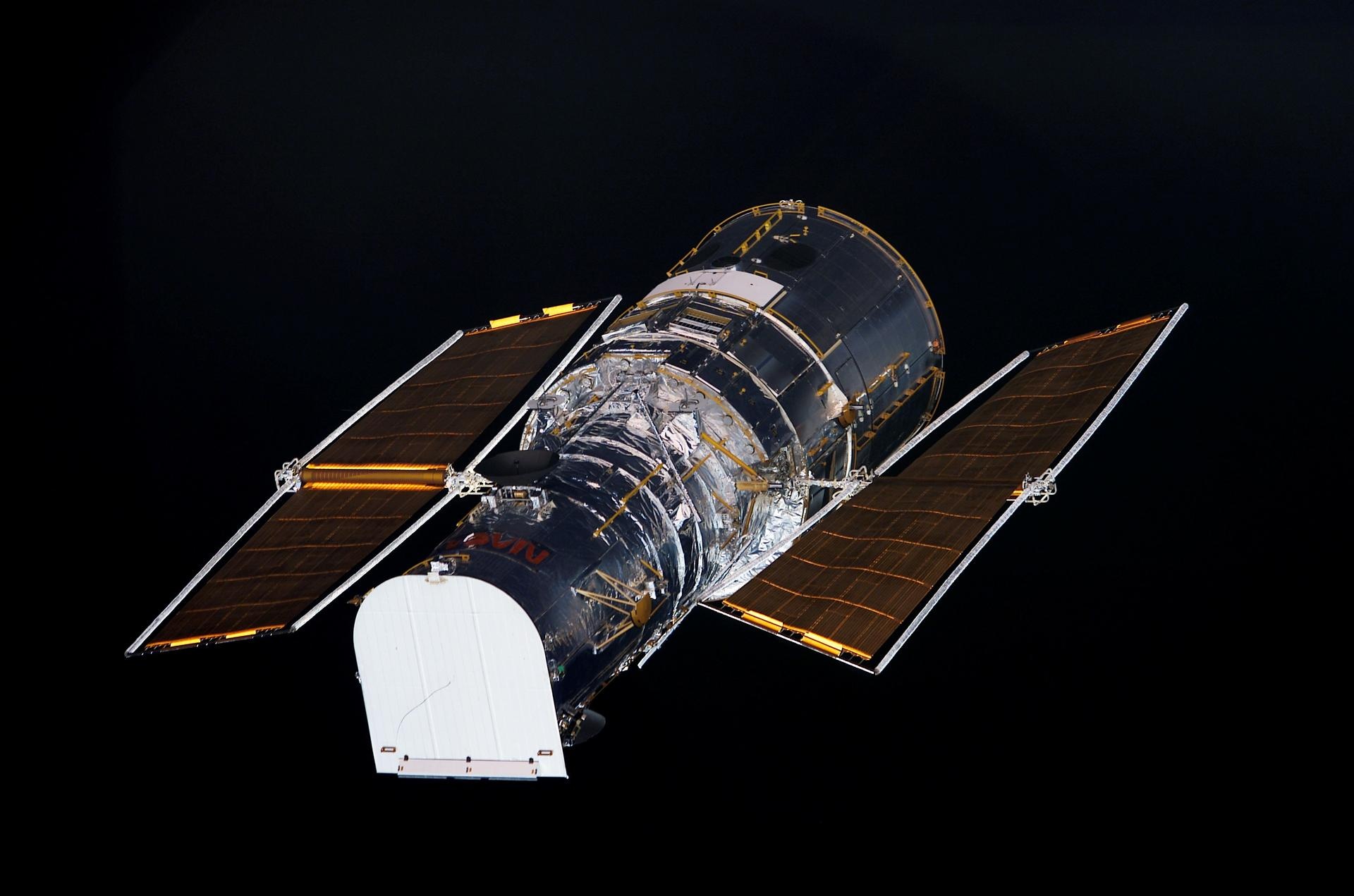 Hubble Space Telescope, Glitch chronicles, Historical legacy, Unmatched persistence, 1920x1280 HD Desktop