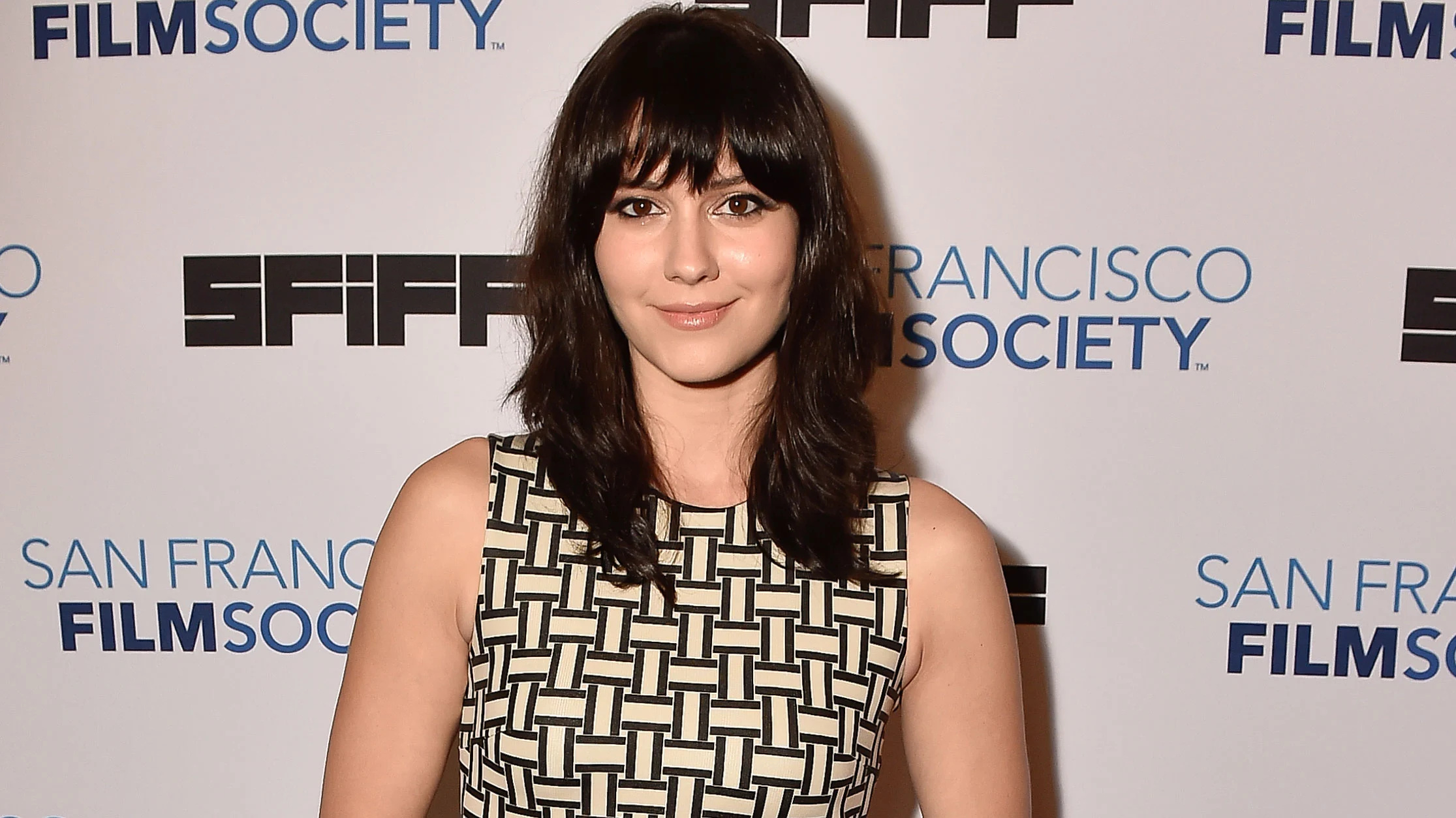 Mary Elizabeth Winstead, CBS Series, Braindead, Robert & Michelle King, 2240x1260 HD Desktop