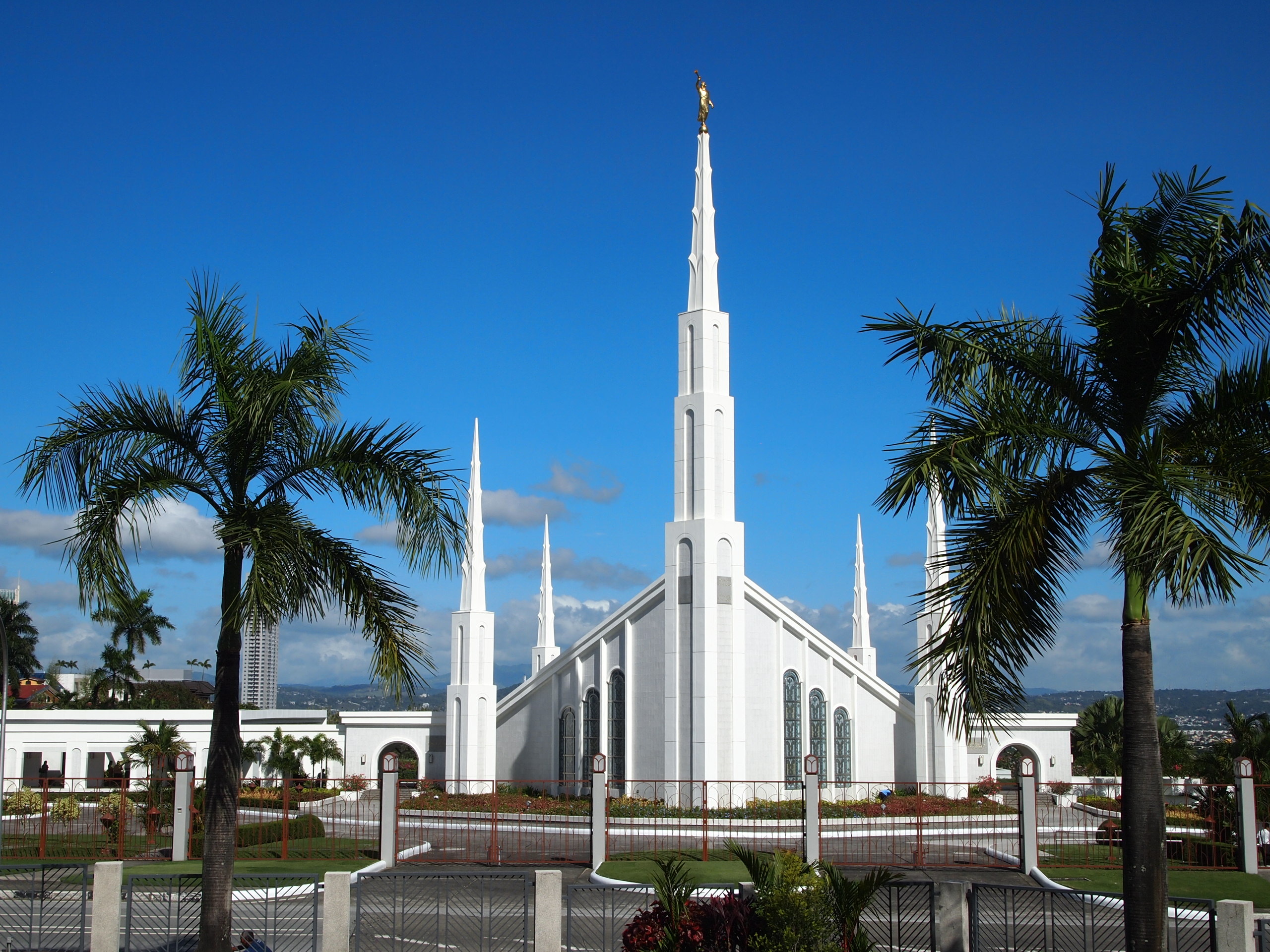 Mormon temple, Manila (Philippines) Wallpaper, 2560x1920 HD Desktop