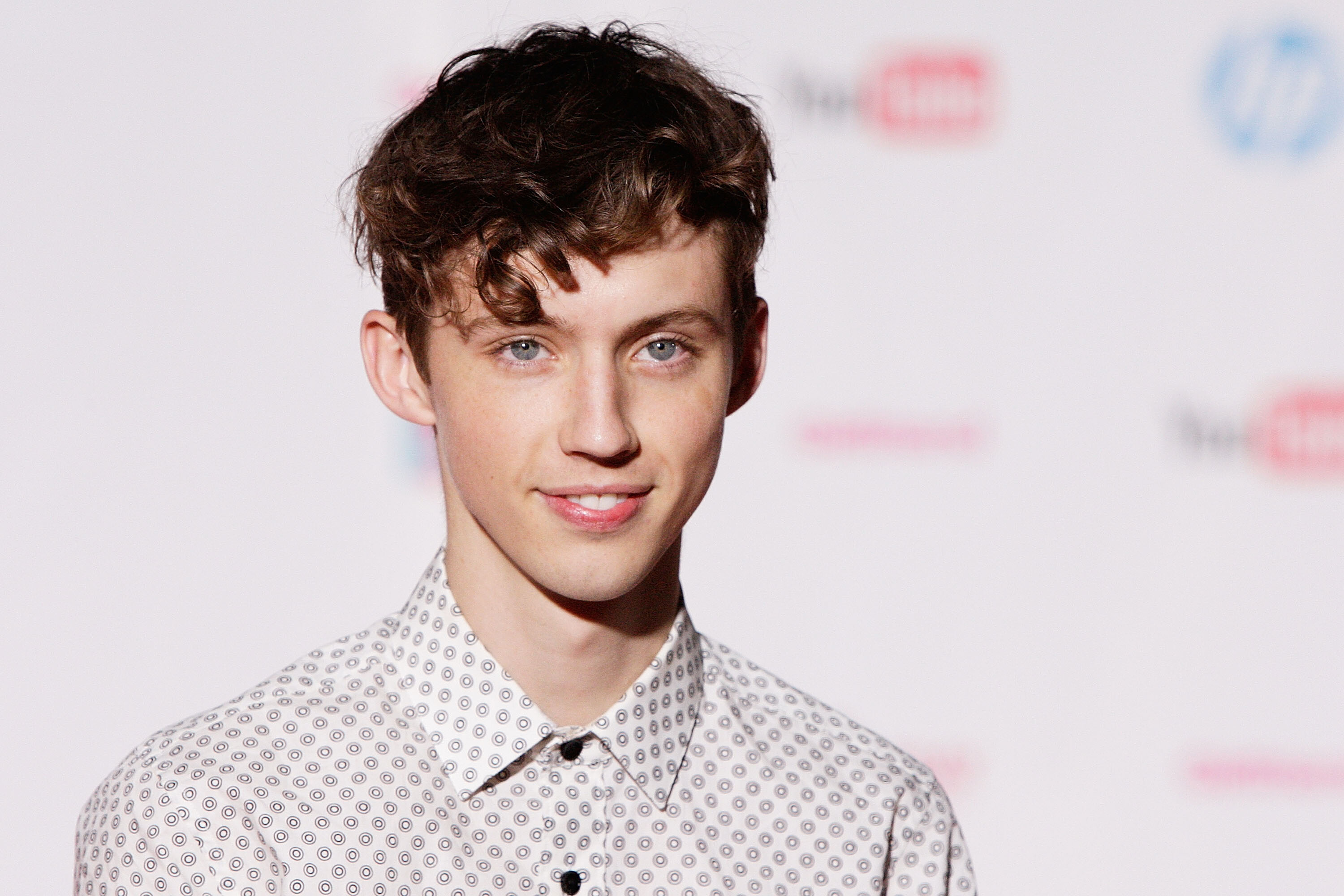 Troye Sivan HD wallpaper, Background image, Visual aesthetics, Personalization option, 3000x2000 HD Desktop