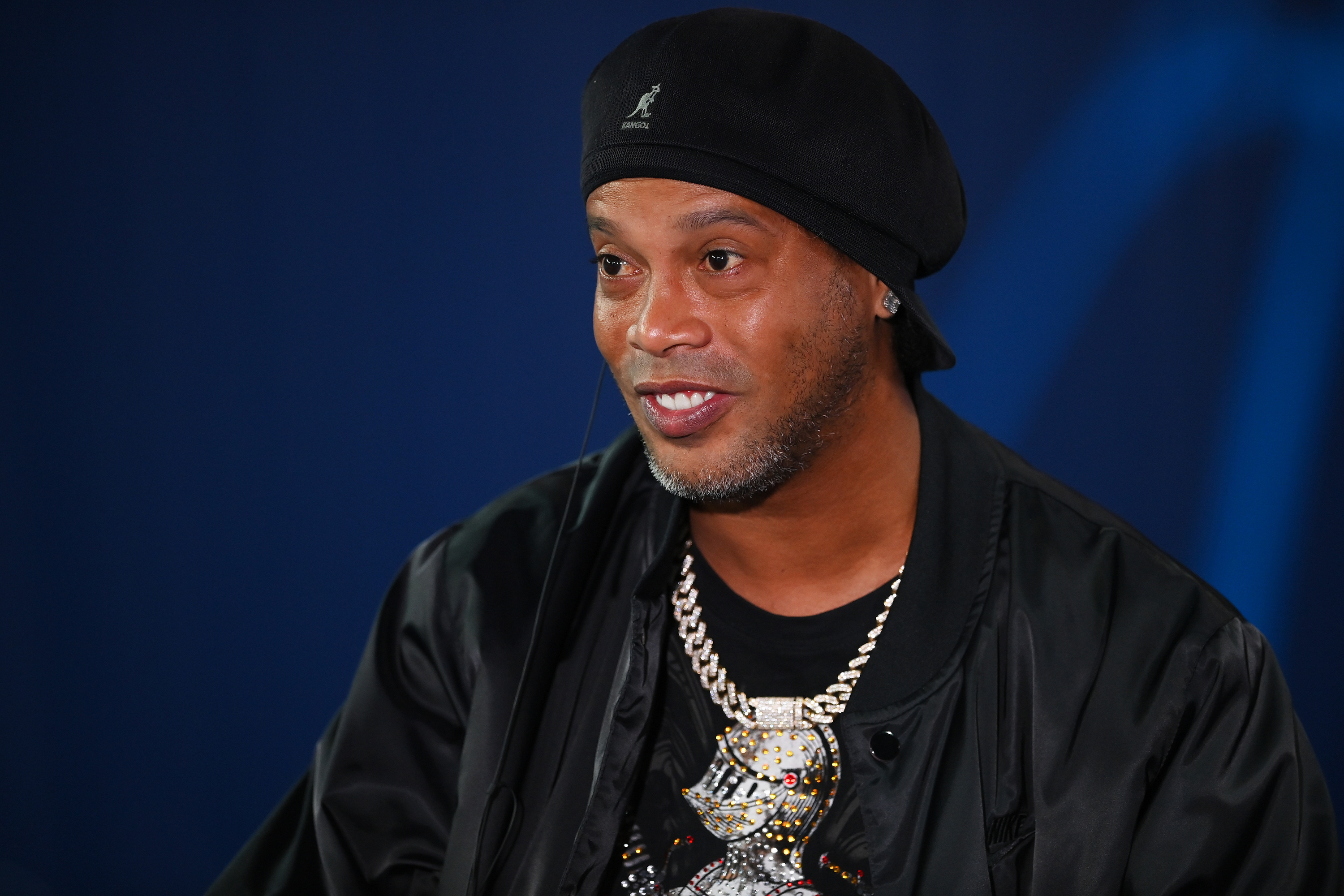 Ronaldinho, black Kangol cap, diamond pendant necklace, HD Desktop wallpaper