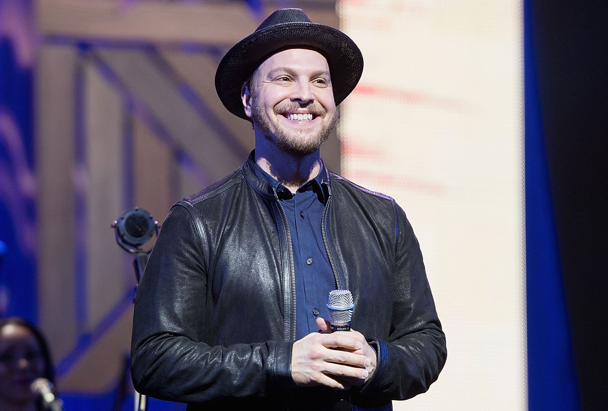 Gavin DeGraw, Impromptu Performance, Page Six, 1960x1330 HD Desktop