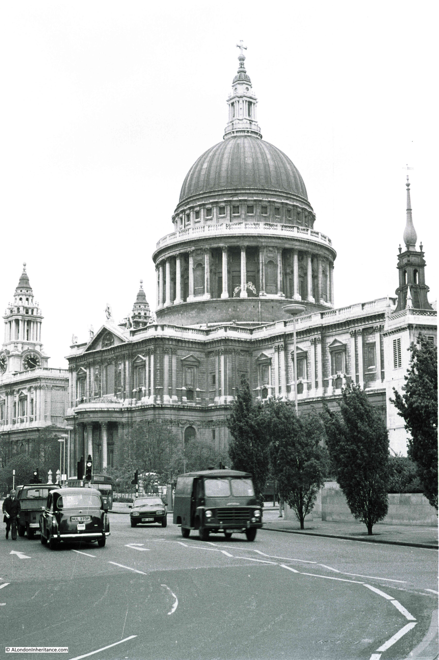 St. Paul's Cathedral, London, Historical monument, Architectural marvel, 1710x2560 HD Phone