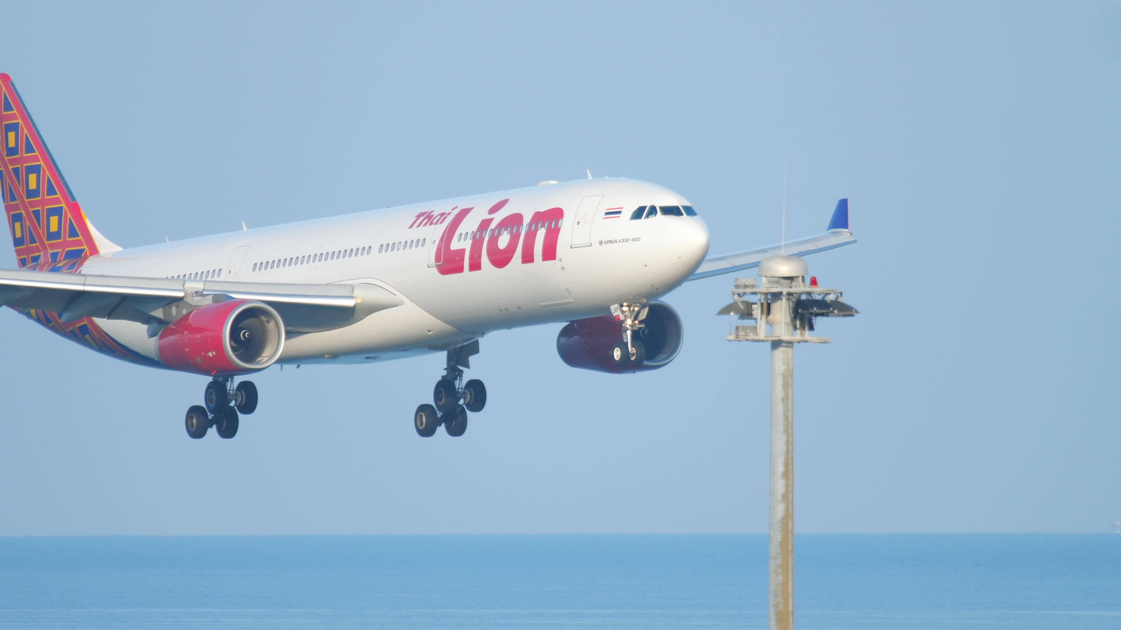 Lion Air, Airbus 330, Ozean, Stock video, 3840x2160 4K Desktop