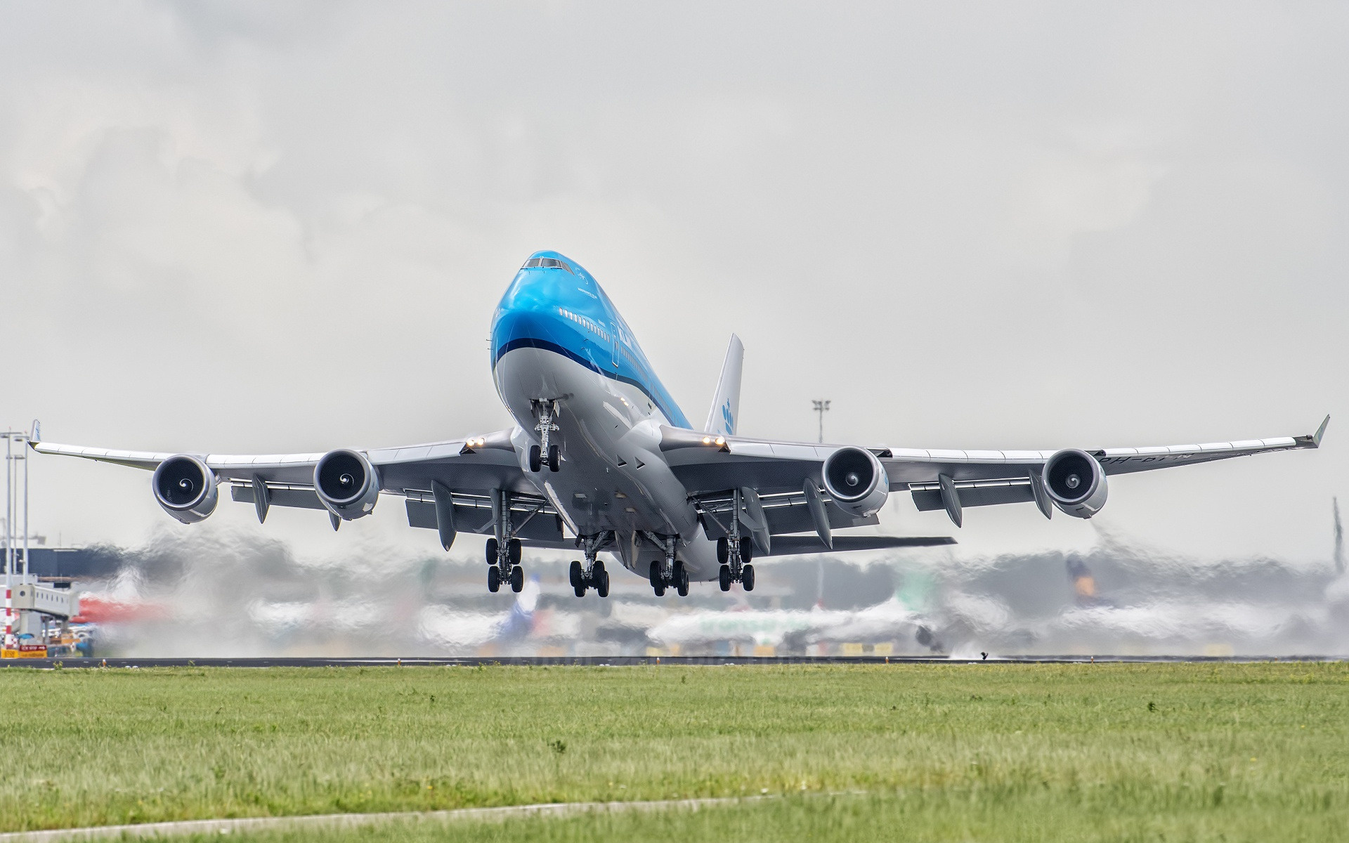 Boeing 747, Airborne beauty, Jet-setting experience, Flying in style, 1920x1200 HD Desktop