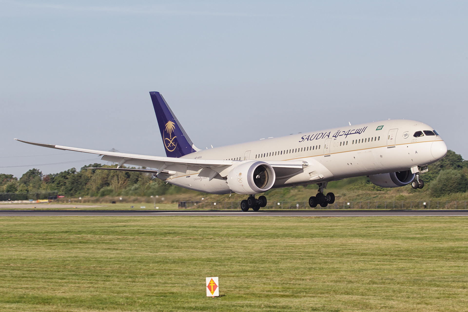 Saudi Arabian Airlines, Riyadh, Manchester, Service, 1920x1280 HD Desktop