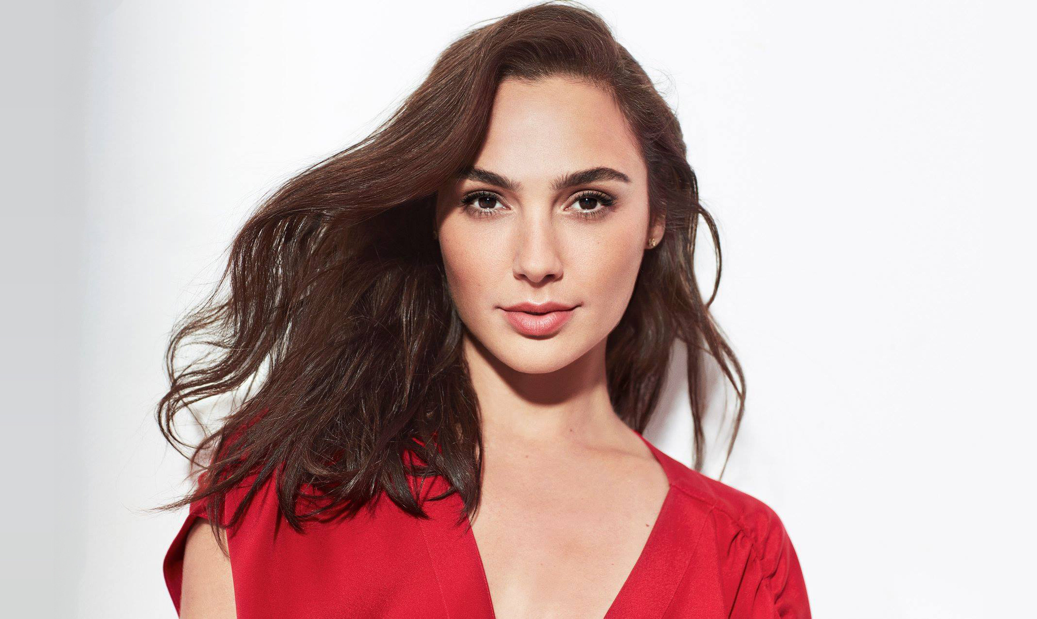 Revlon Candid Foundation 2019, Gal Gadot Wallpaper, 2140x1280 HD Desktop