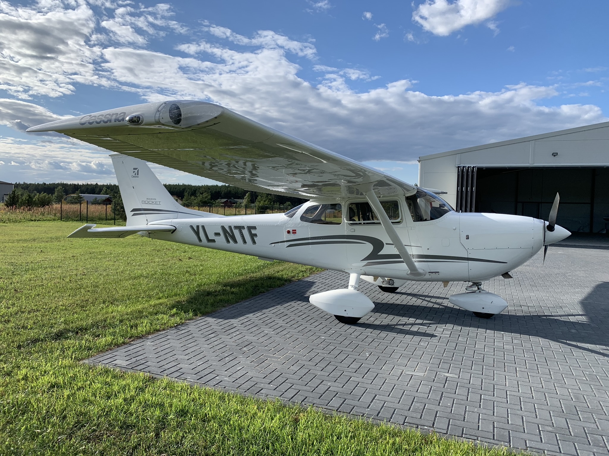 Aircraft 2050x1540