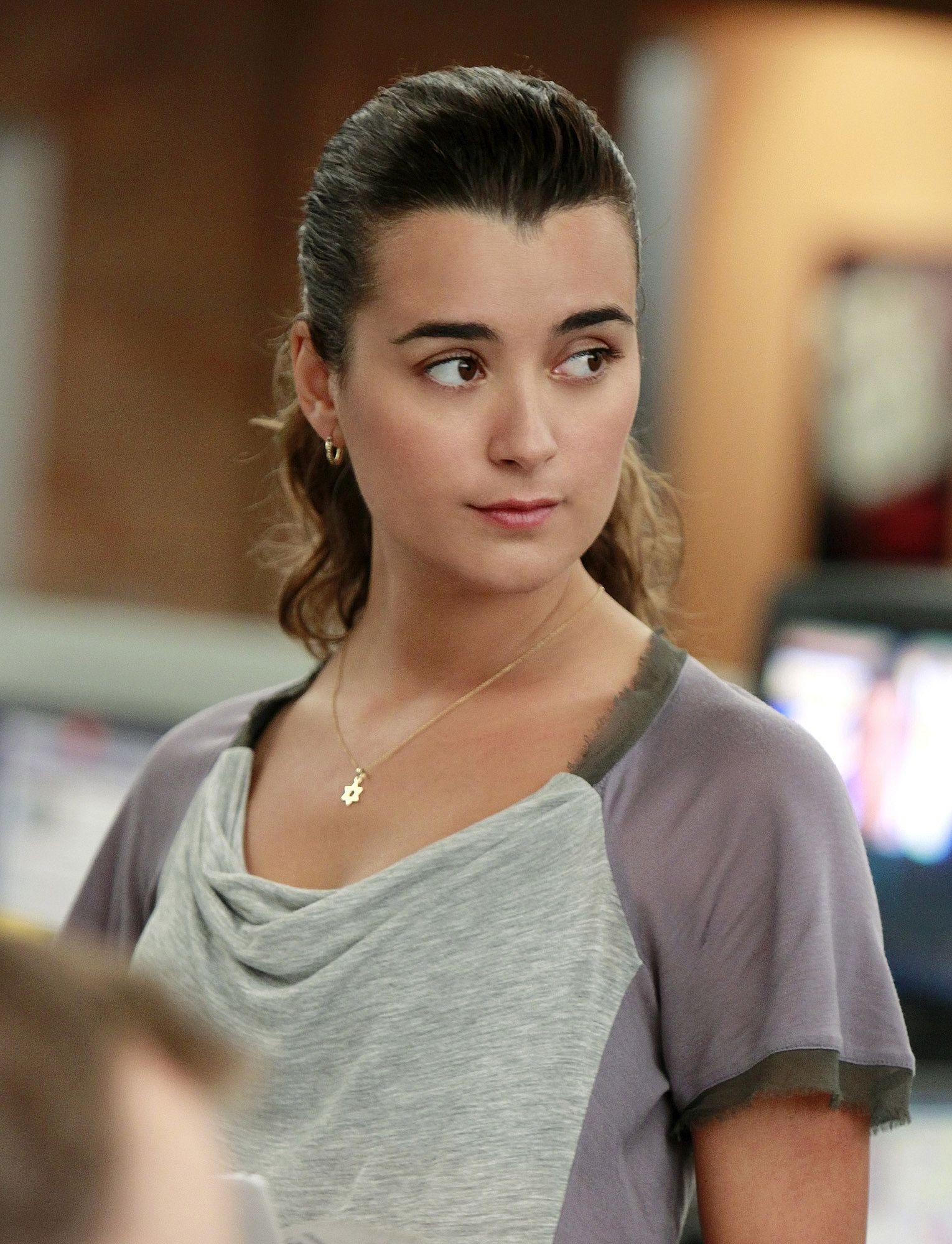 Cote de Pablo, Talented actress, Beloved character, Dramatic performances, 1530x2000 HD Phone