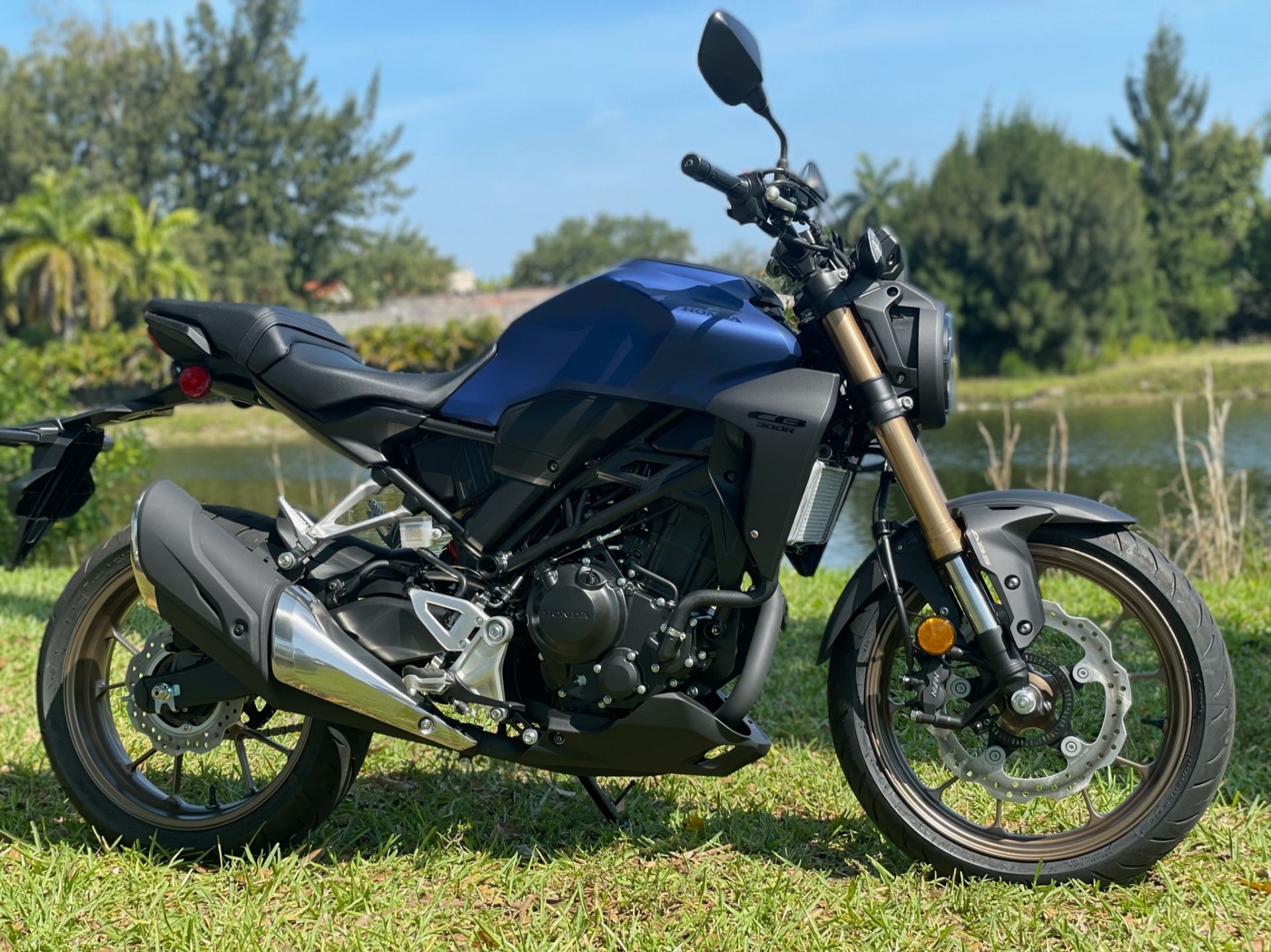 Honda CB300R (Auto), Certified pre-owned, Matte pearl blue, North Miami Beach dealership, 1920x1440 HD Desktop