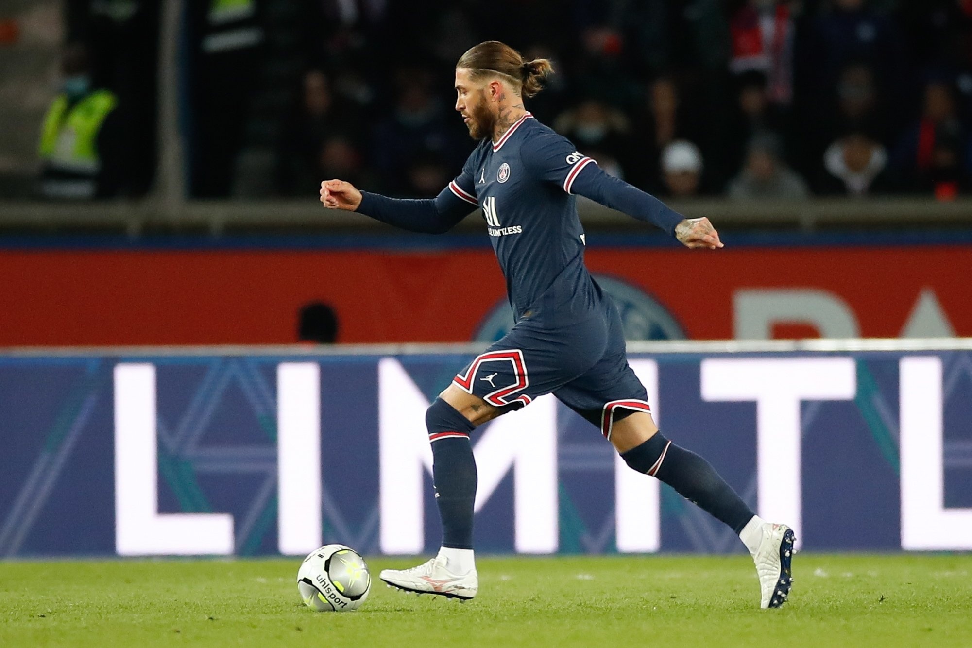 Sergio Ramos, Paris Saint-Germain kit, Uhlsport soccer ball, HD Desktop wallpaper