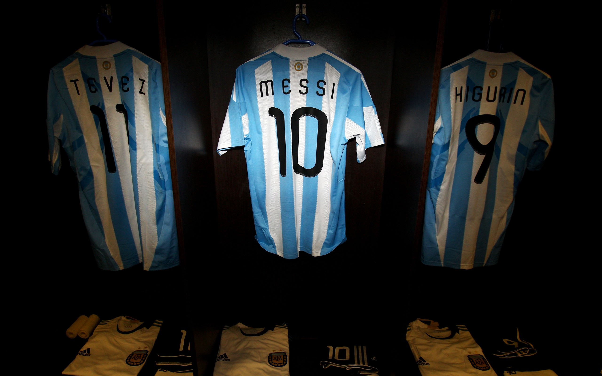 Lionel Messi number 10 jersey, Carlos Tevez number 11 jersey, Gonzalo Higuain number 9 jersey, Argentina national team dressing room, HD Desktop wallpaper